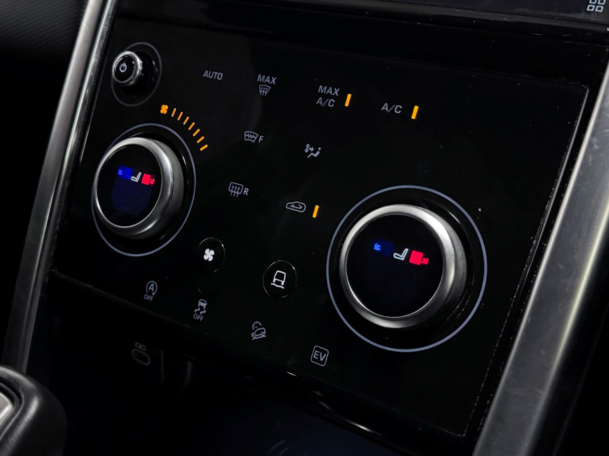 Land Rover Discovery Sport view 41