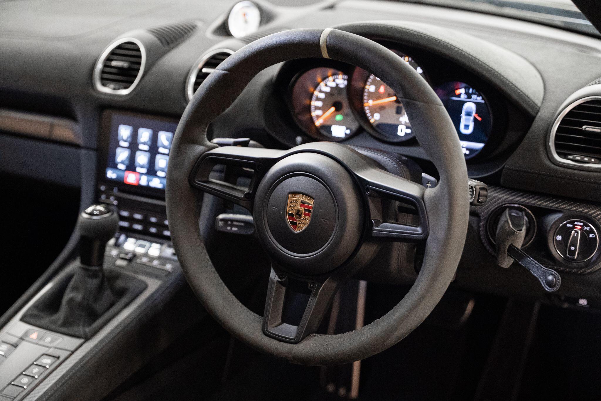 Porsche Cayman view 43