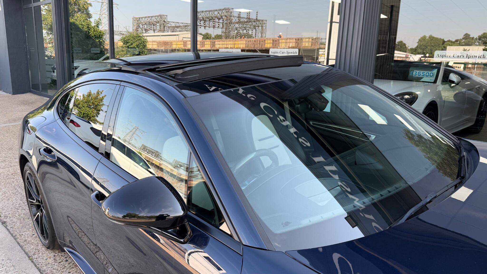 Porsche Panamera view 39