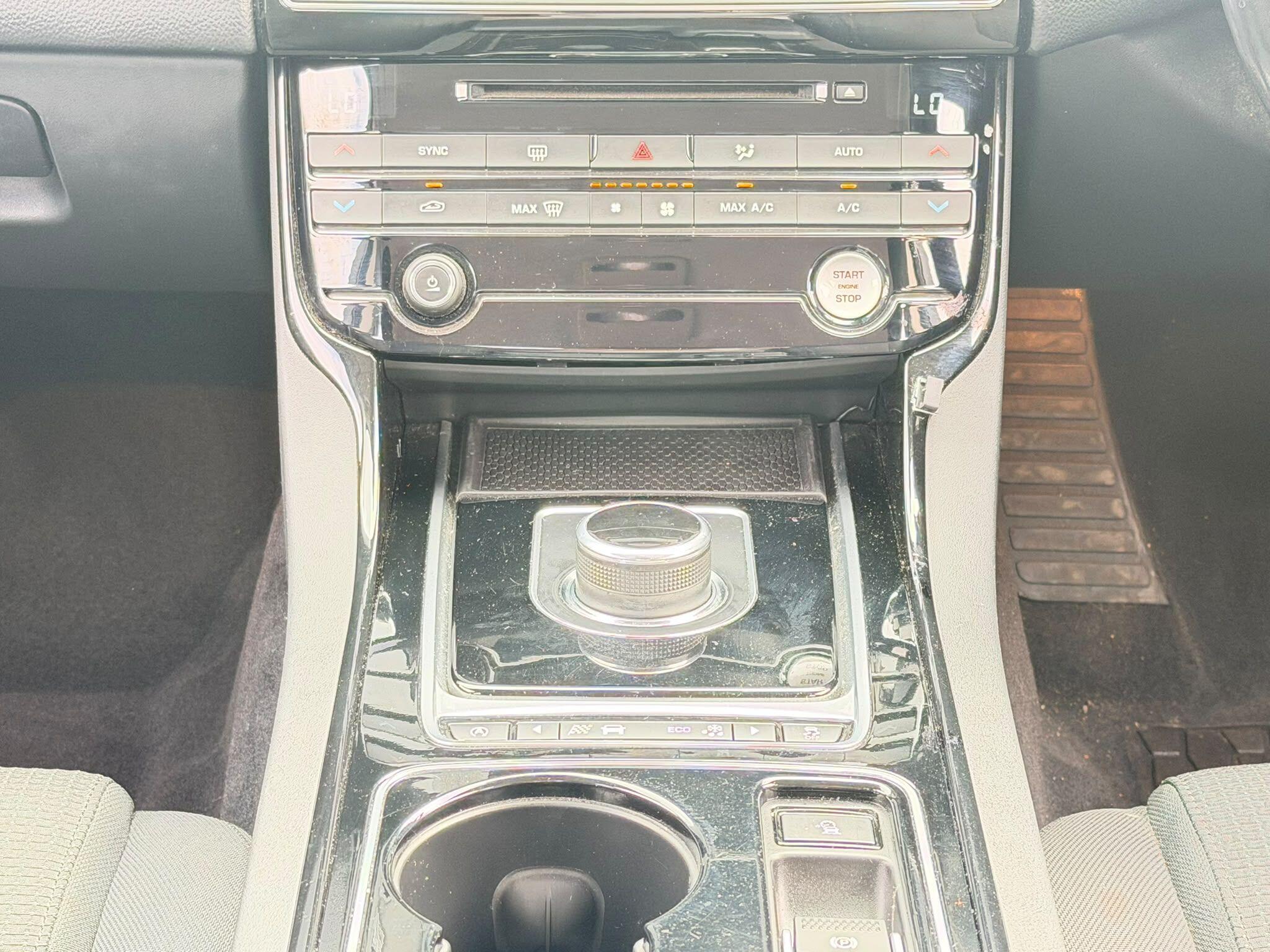 Jaguar XE view 10