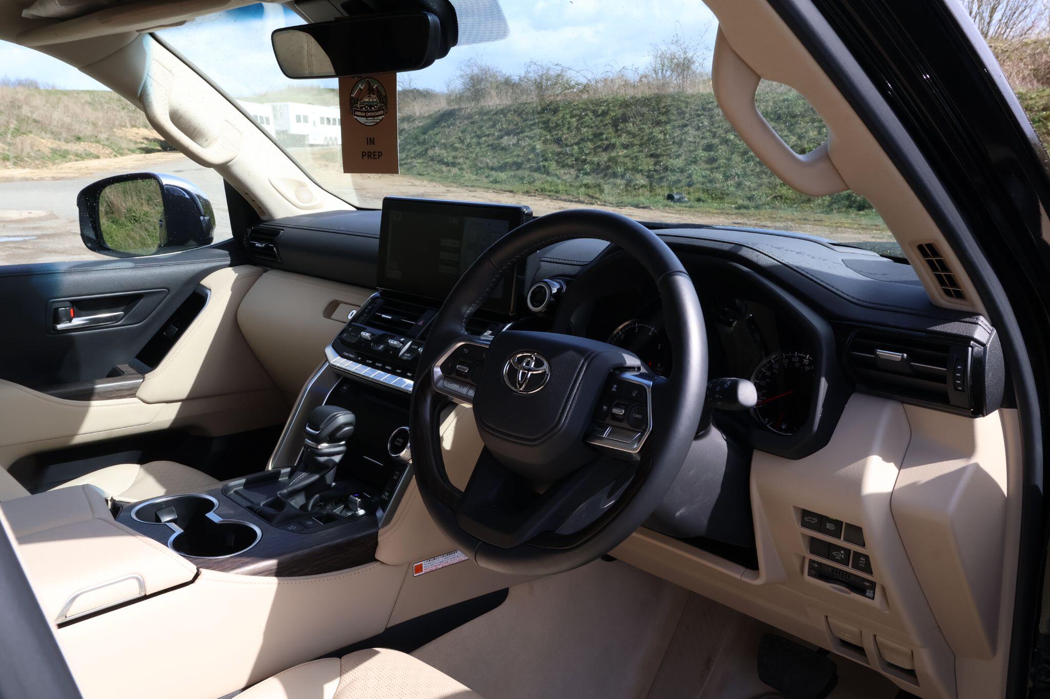 Toyota Land Cruiser view 9