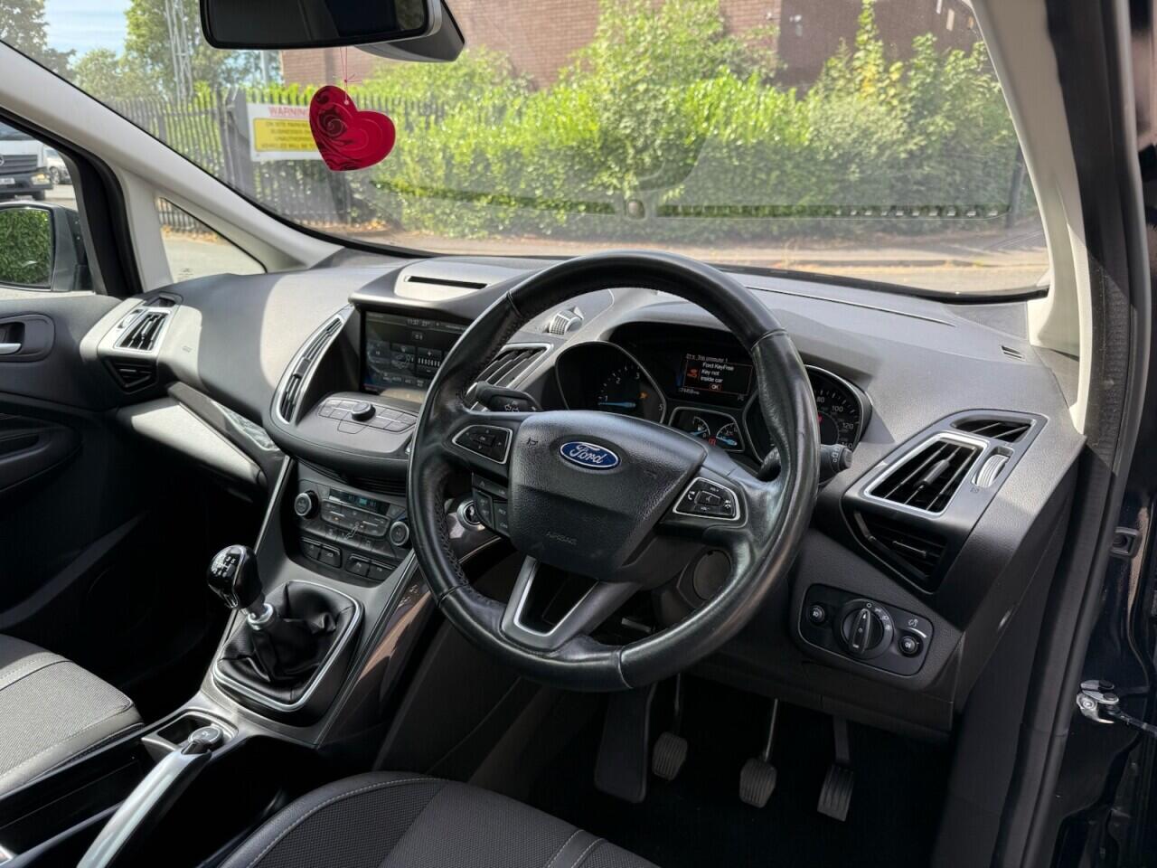 Ford C-Max view 11