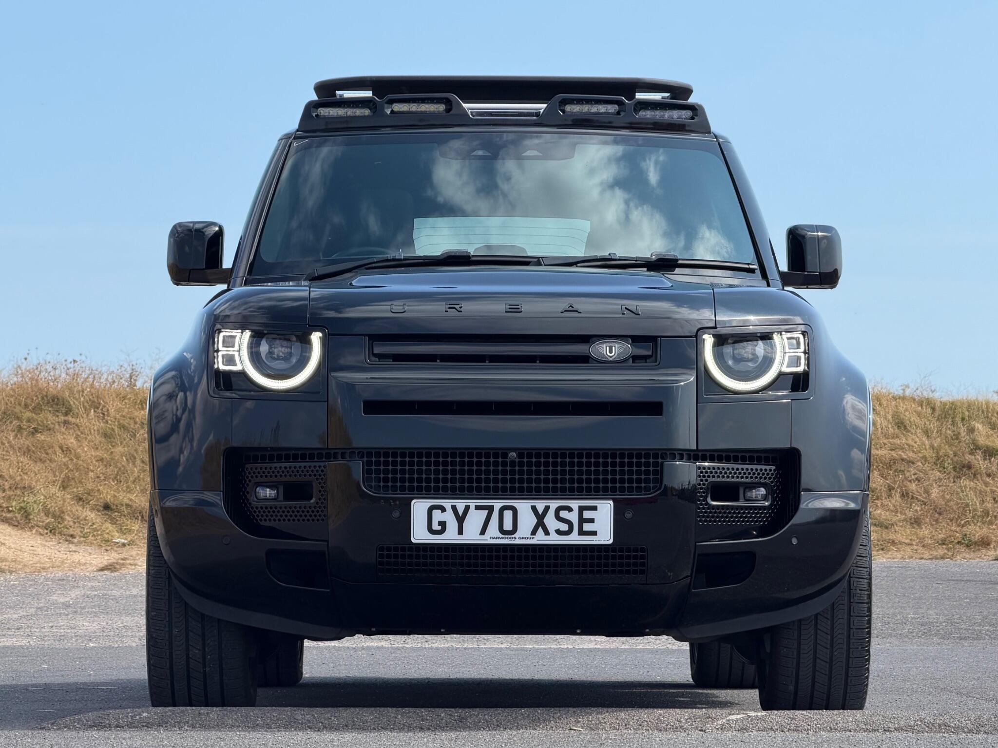 Land Rover Defender 110 view 39