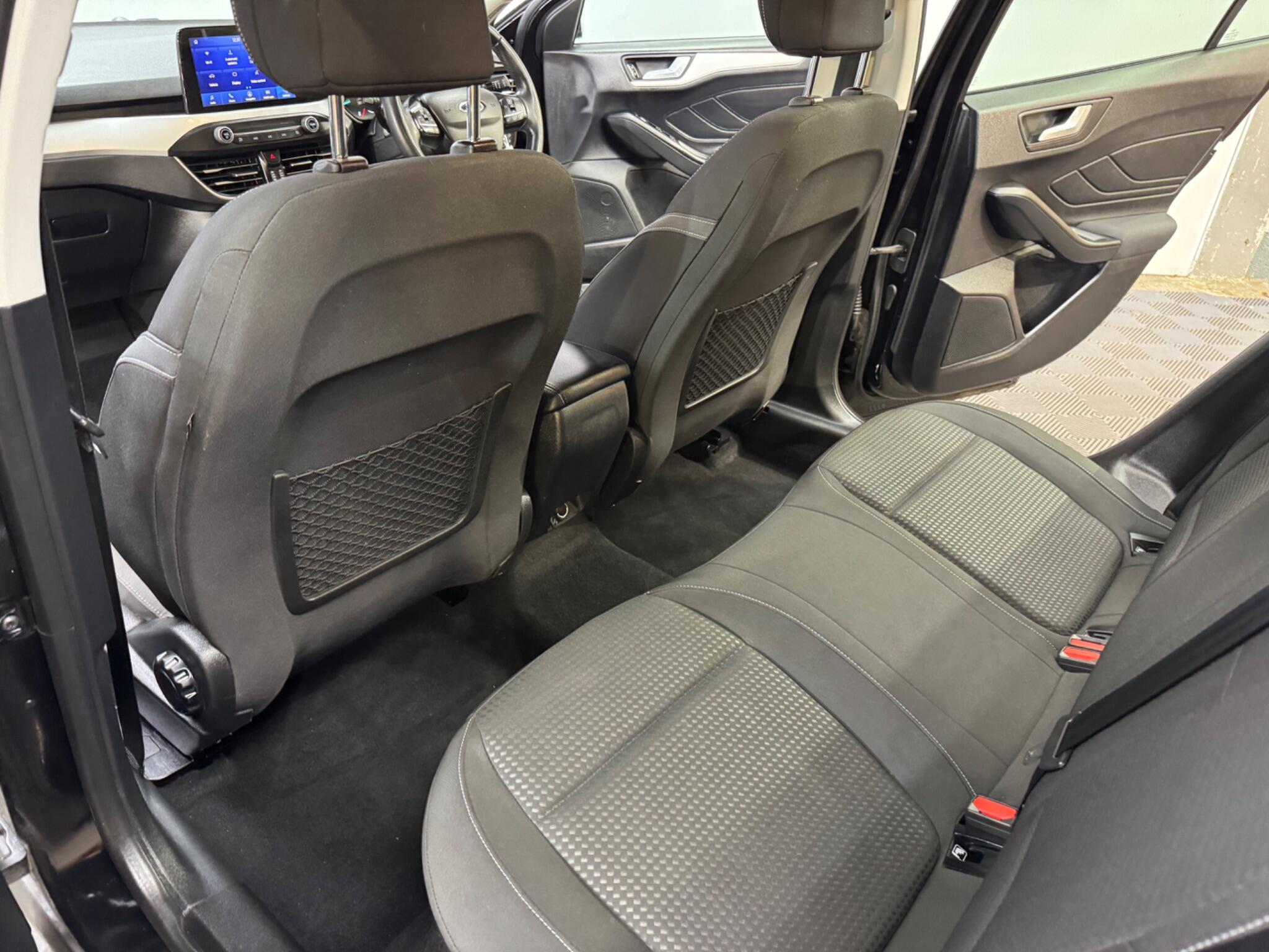 Ford Focus view 38