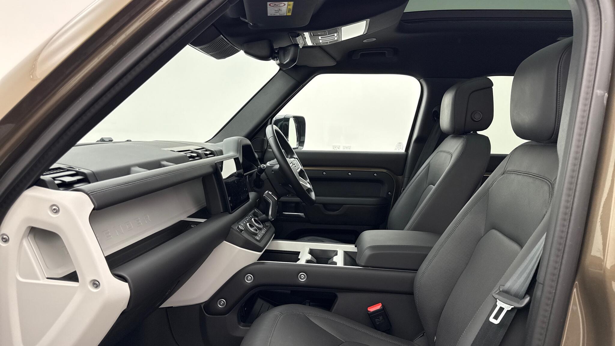 Land Rover Defender view 3