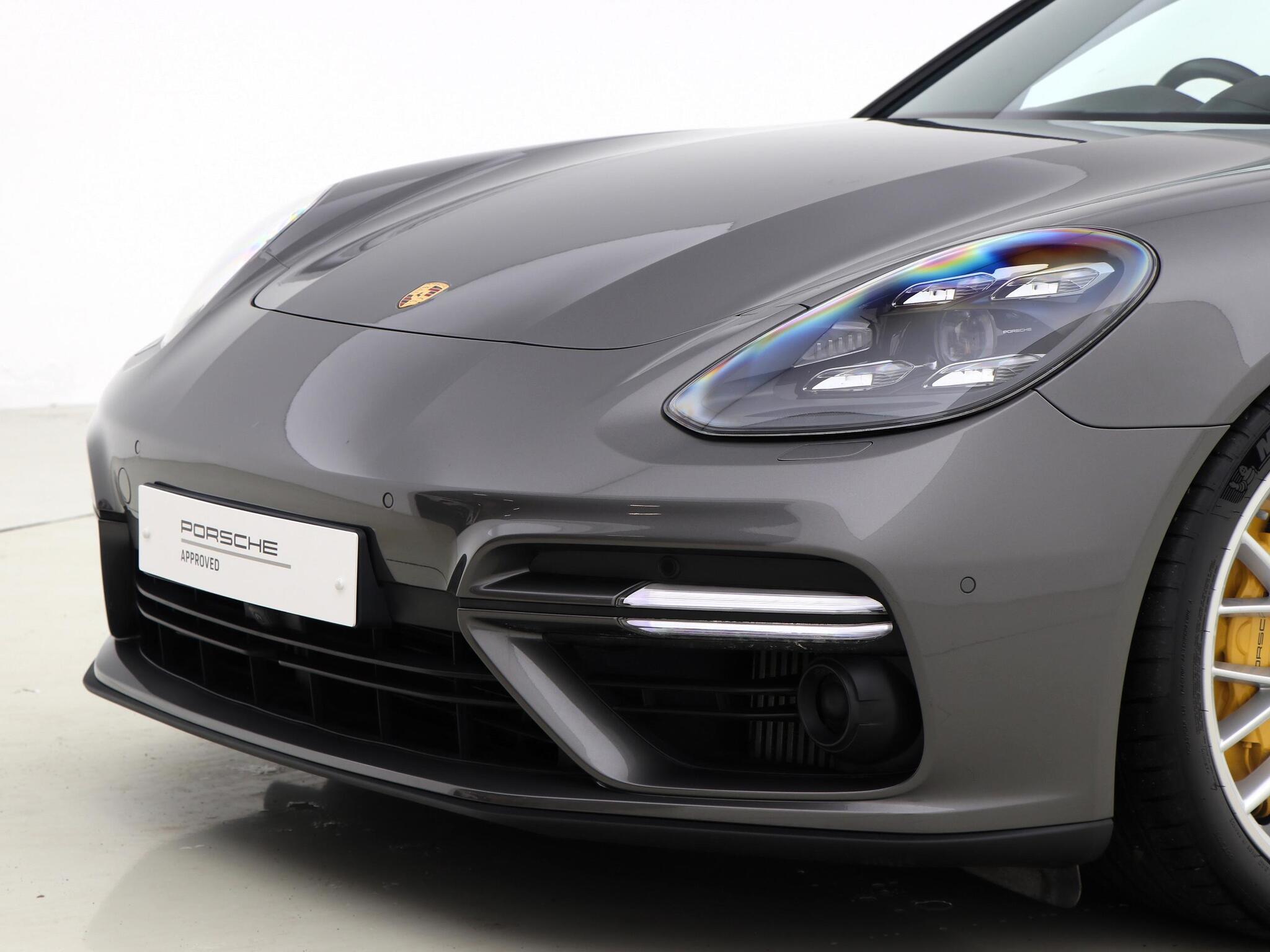 Porsche Panamera view 16