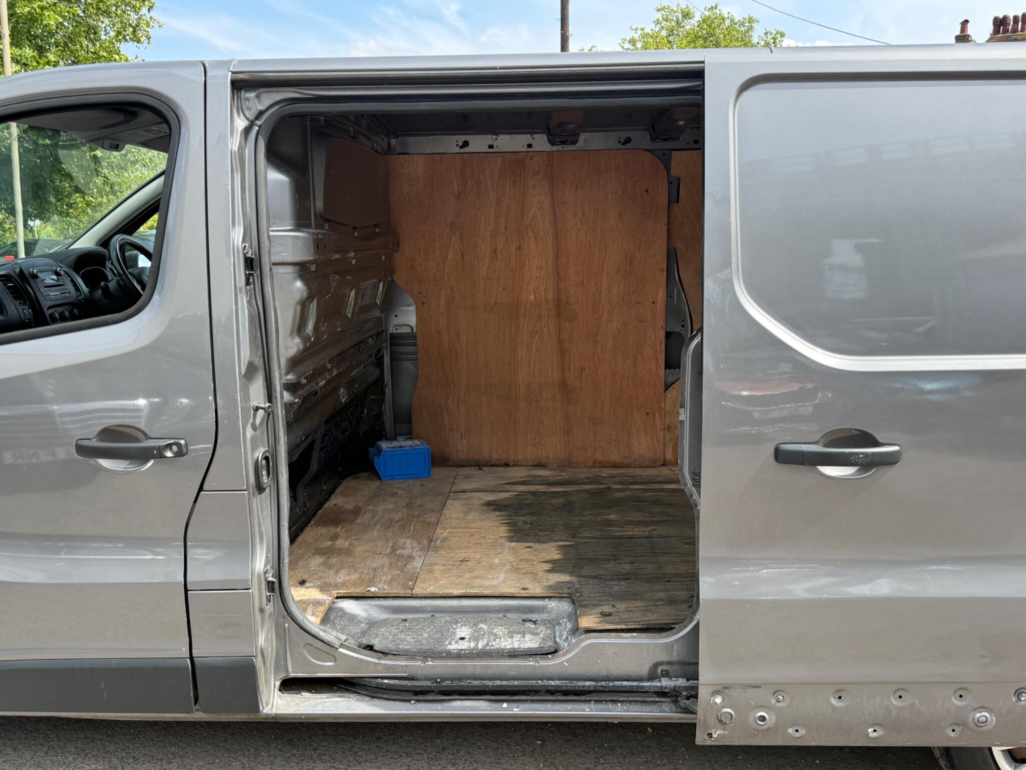 Vauxhall Vivaro - Image 10