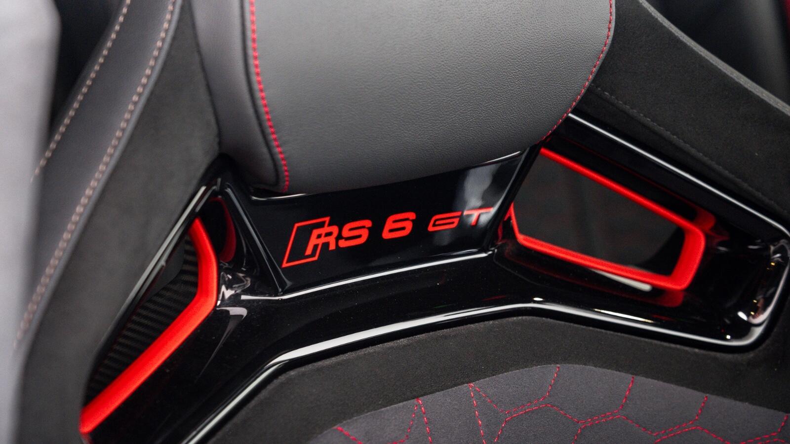 Audi RS6 Avant view 25