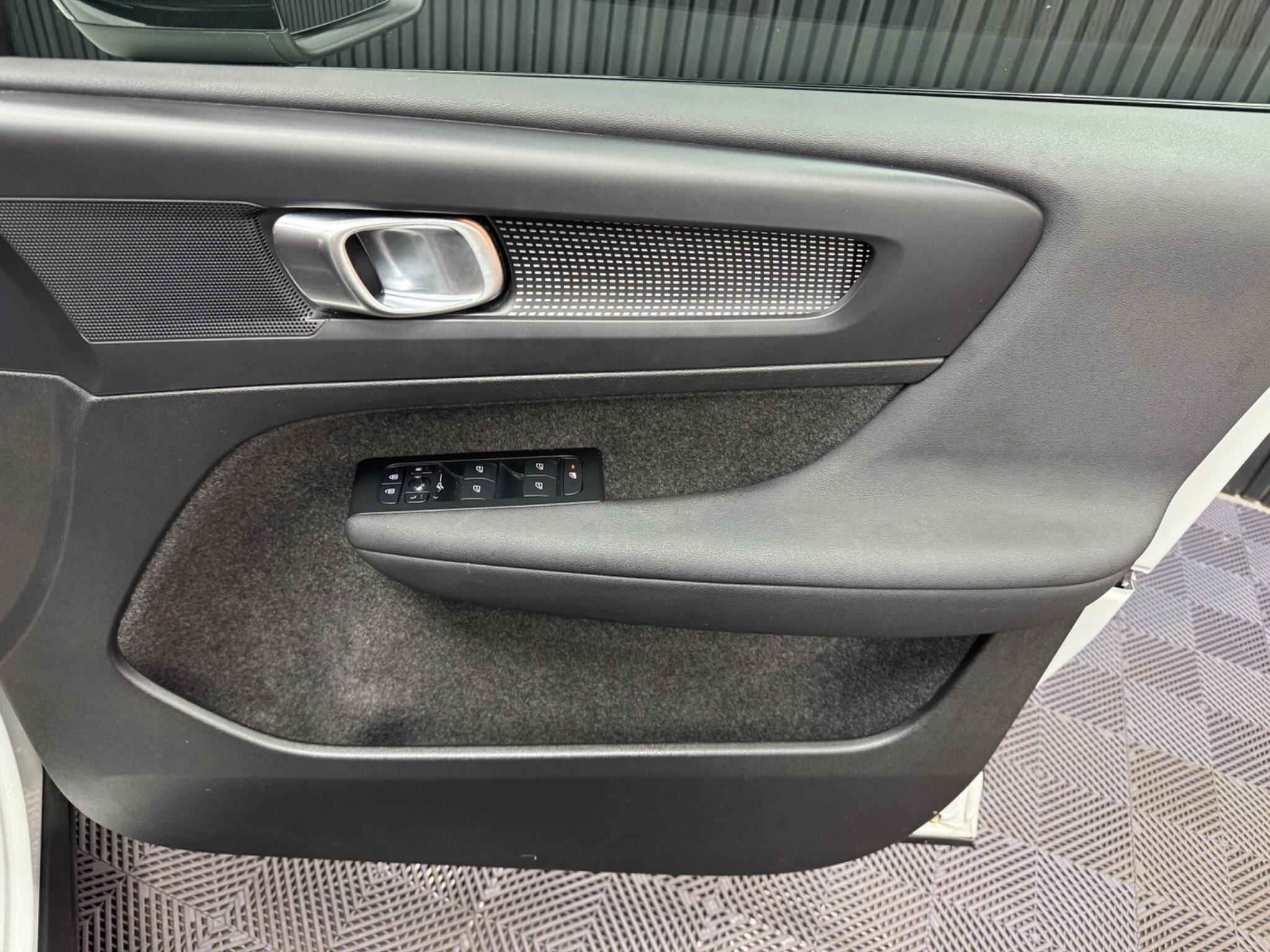 Volvo XC40 view 28