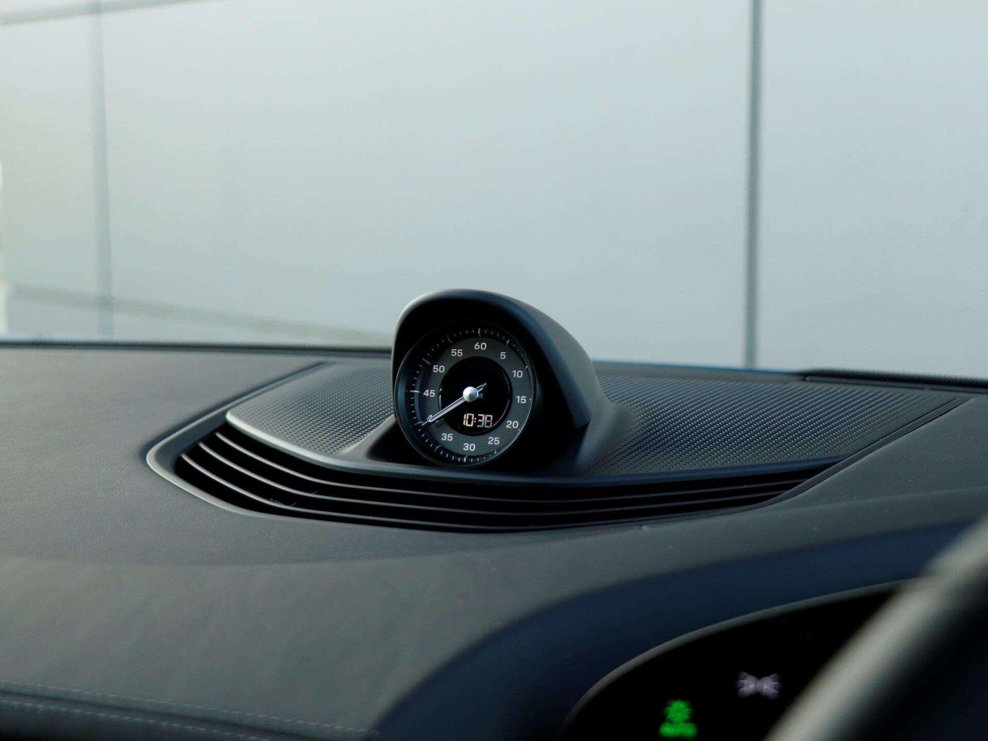 Porsche Taycan view 14