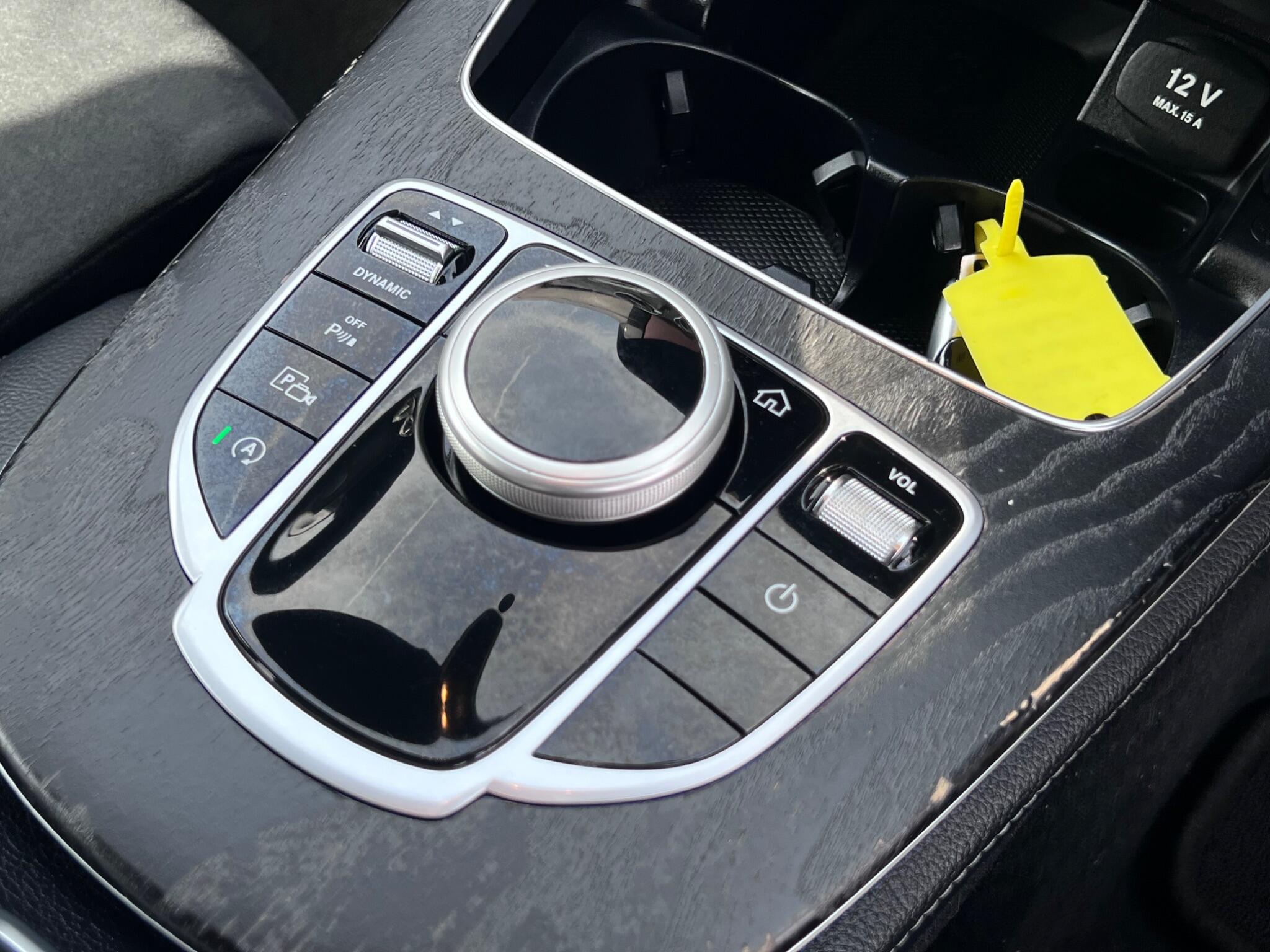 Mercedes-Benz E Class view 26