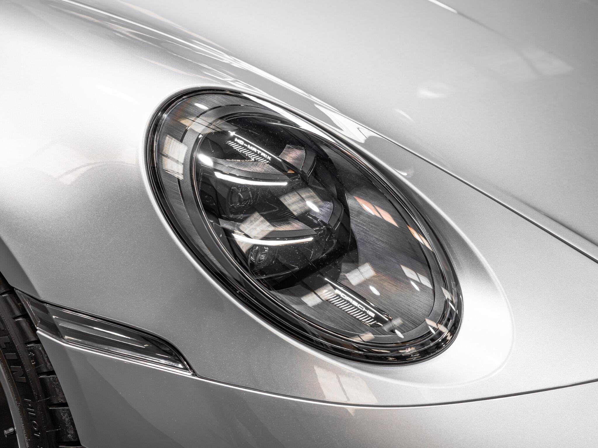 Porsche 911 view 14