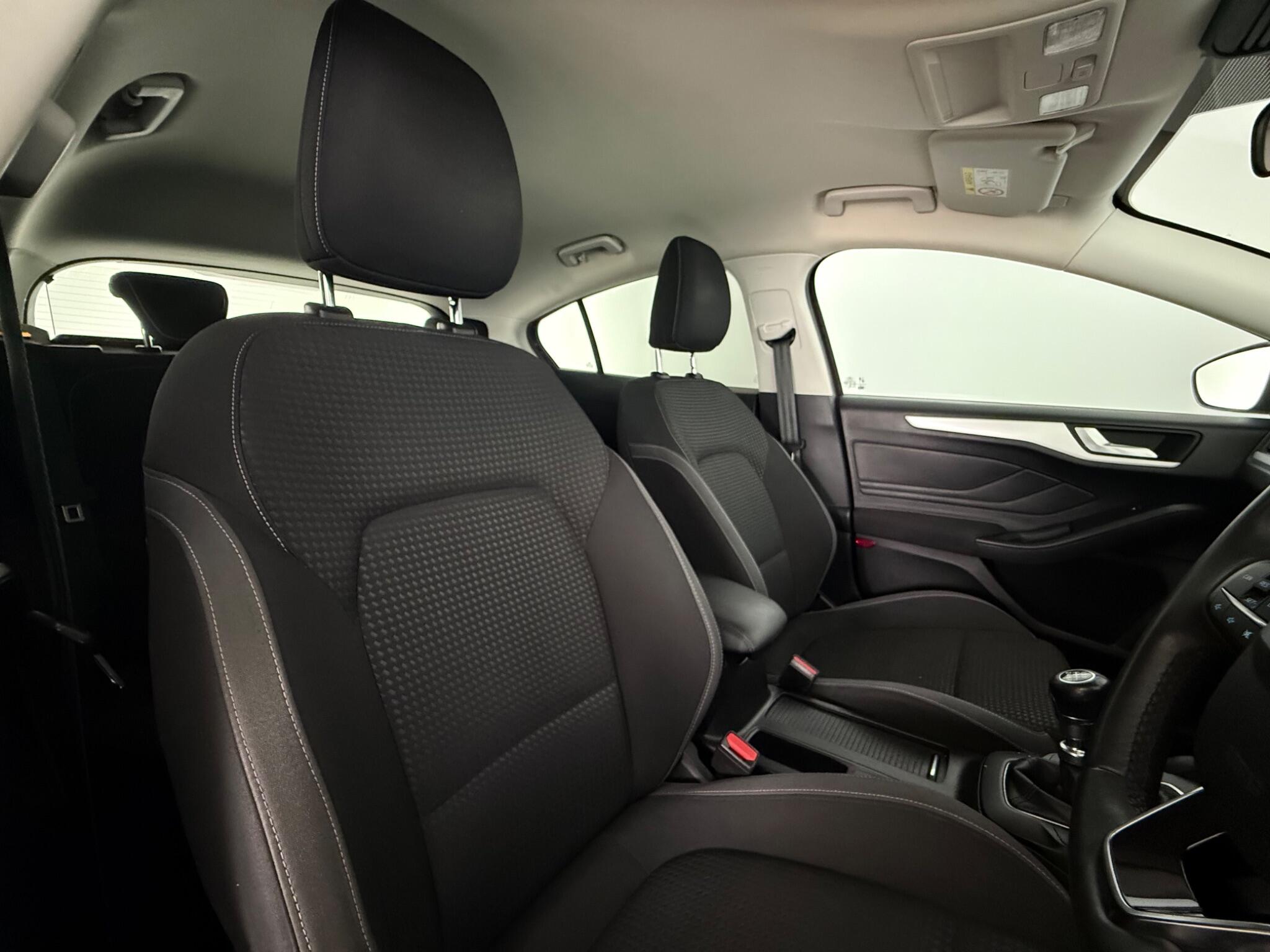 Ford Focus view 28
