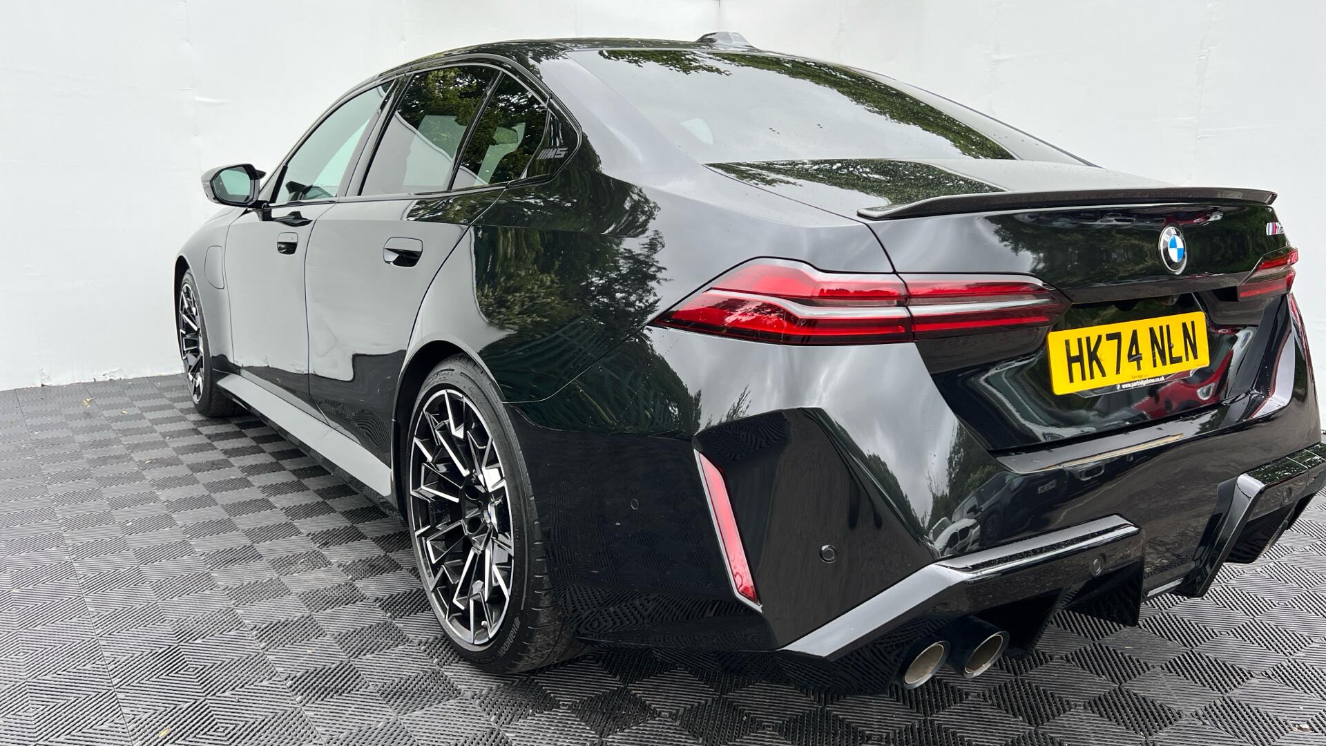 BMW M5 view 33