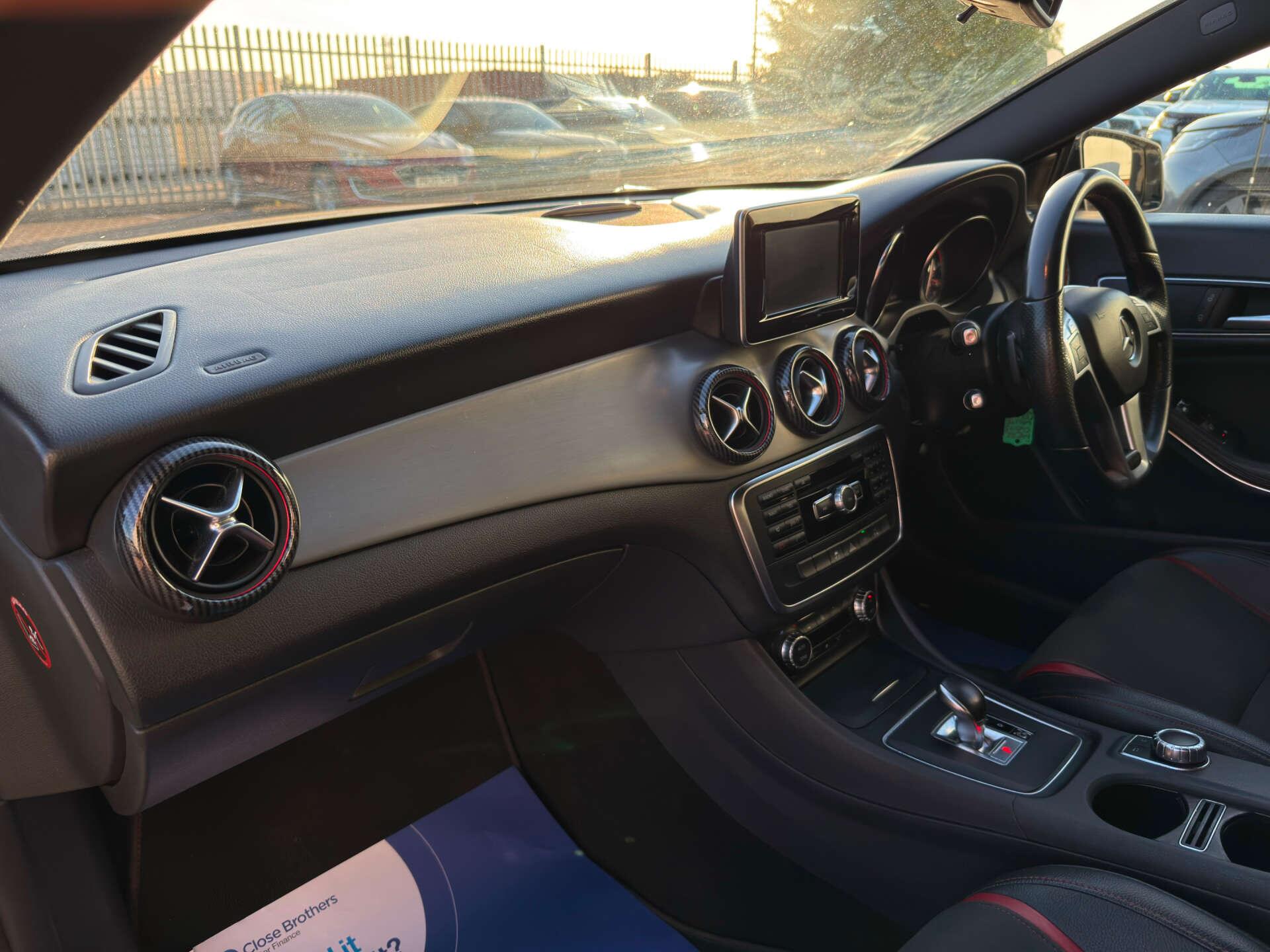 Mercedes-Benz Cla view 43
