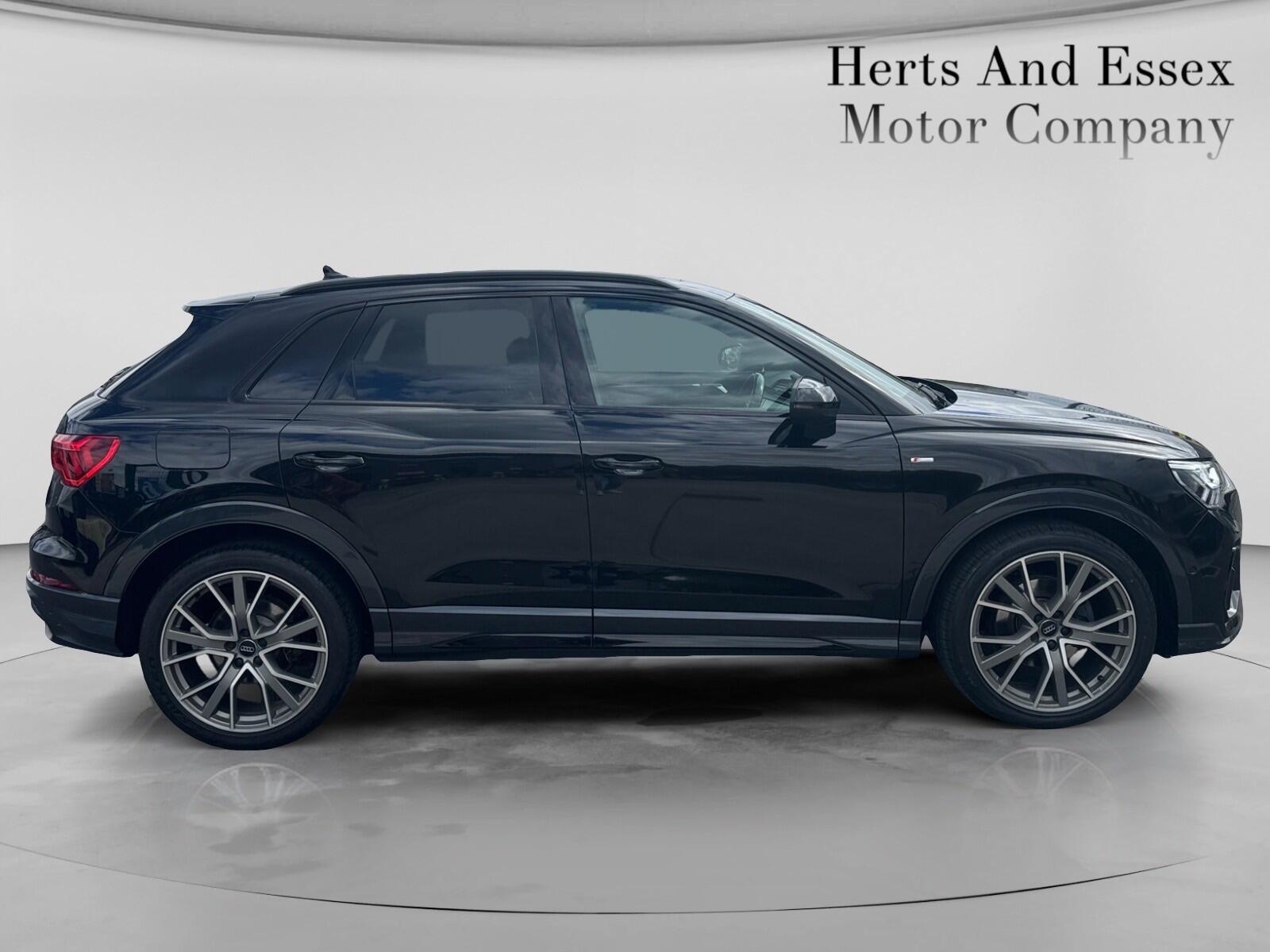 Audi Q3 view 7