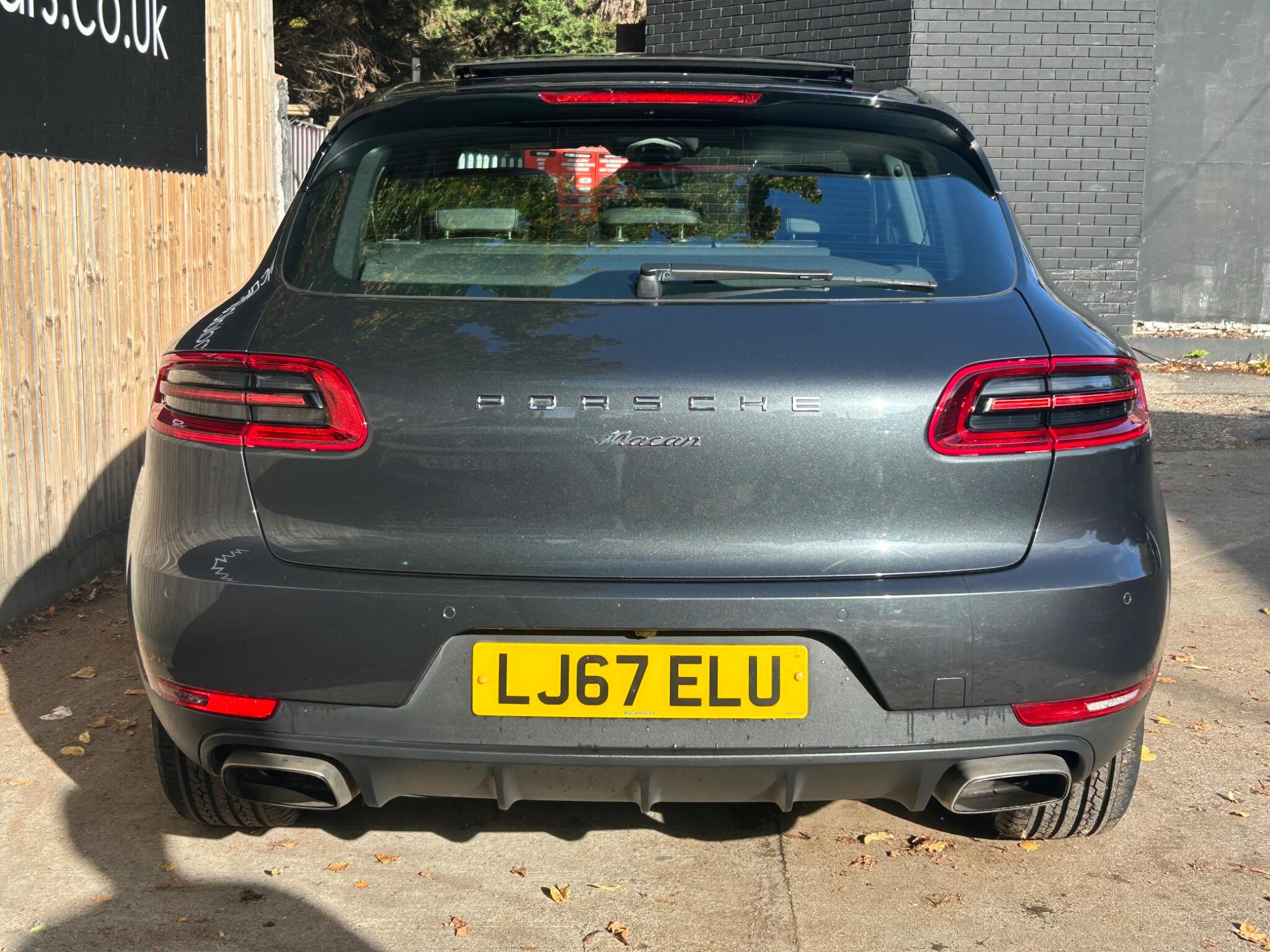 Porsche Macan view 16