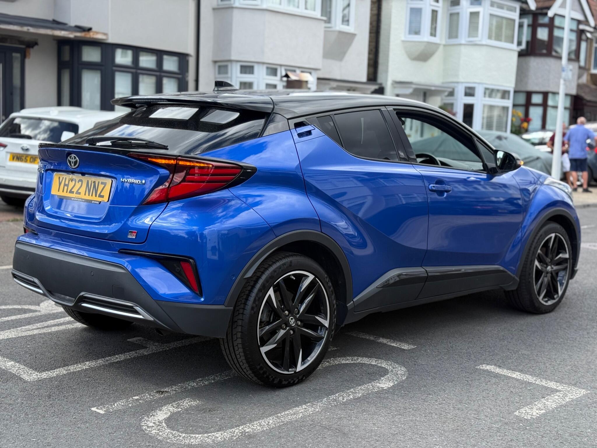 Toyota C-HR view 10