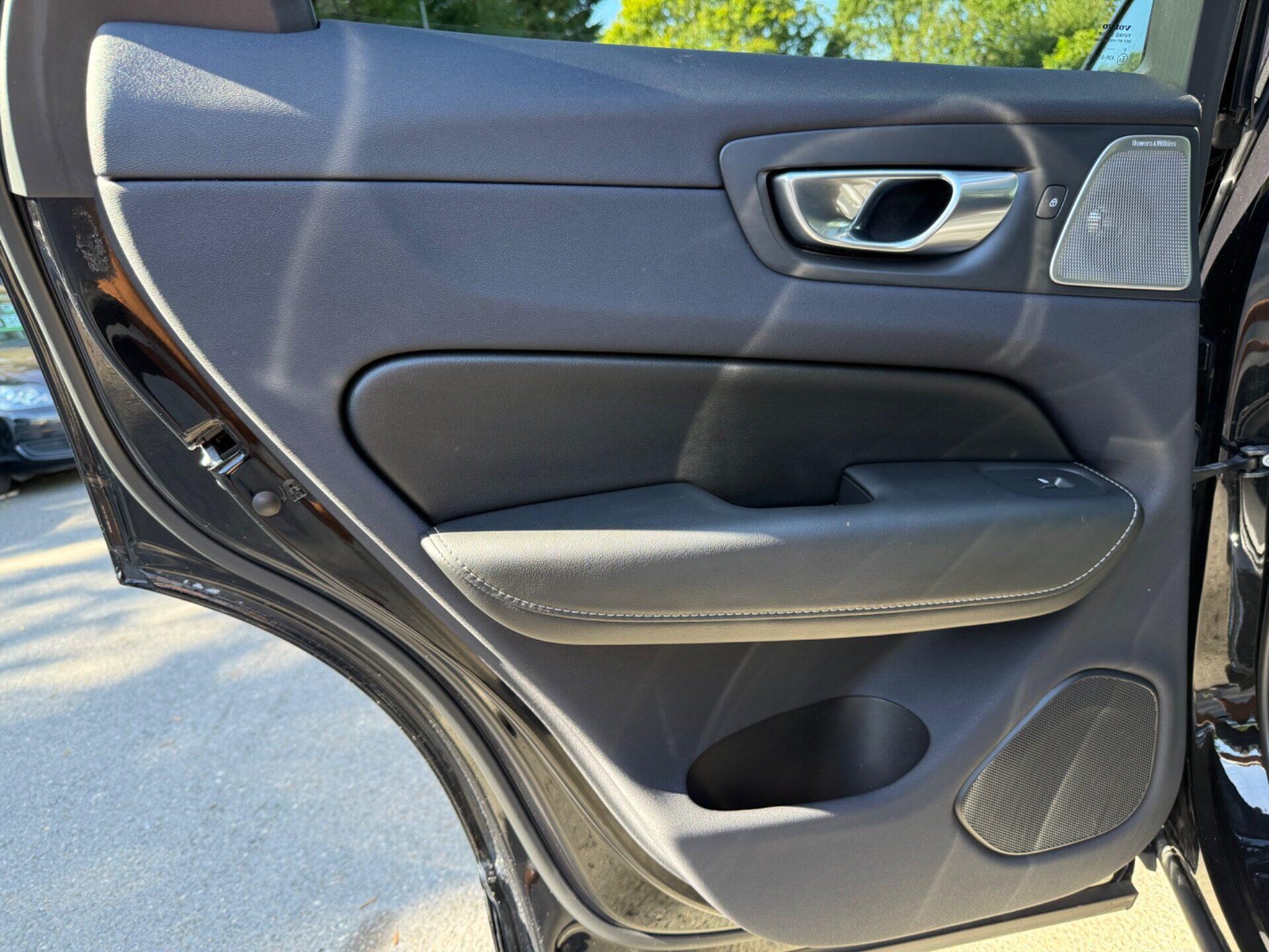 Volvo XC60 view 29