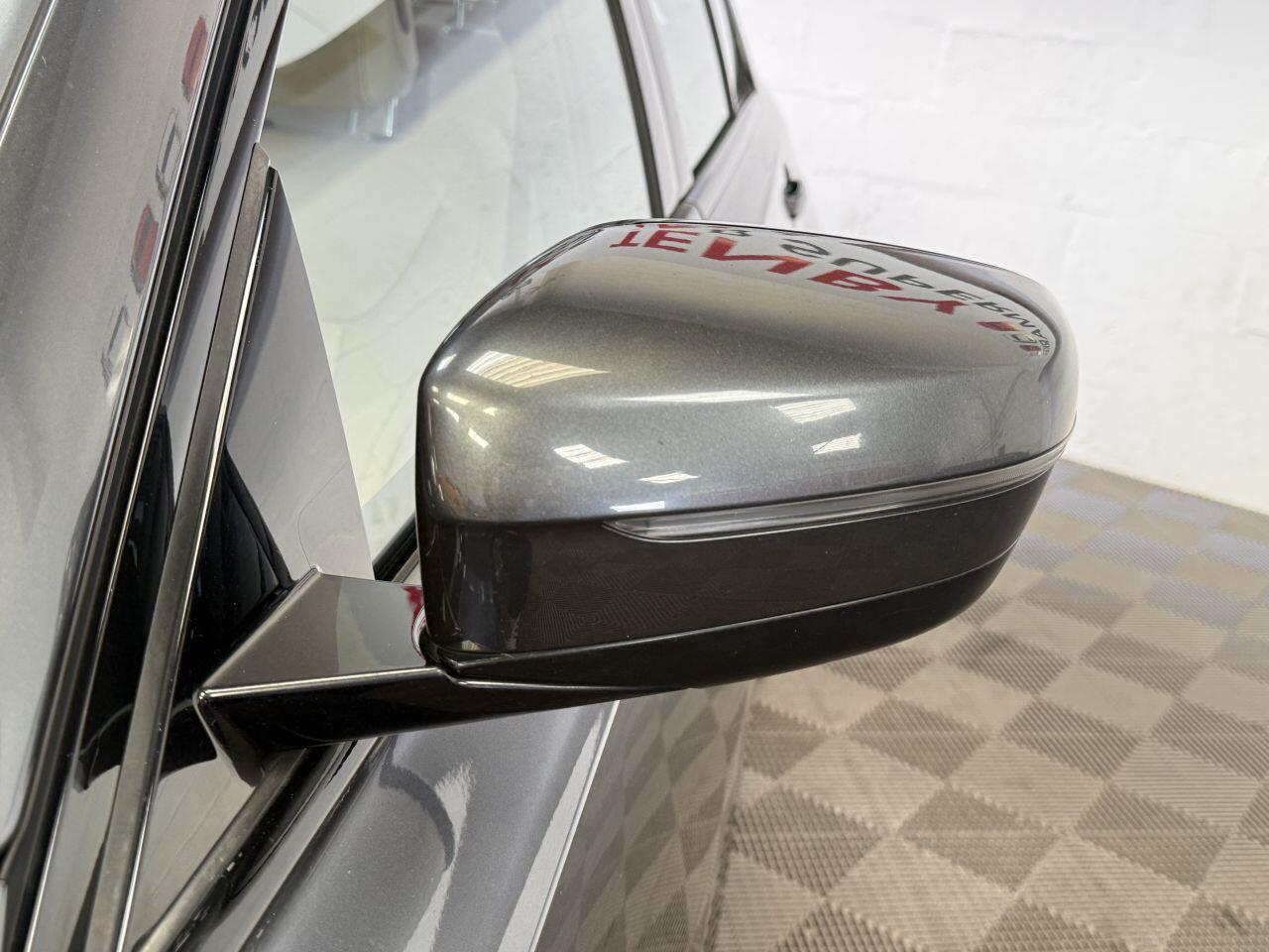 BMW 3 Series view 26