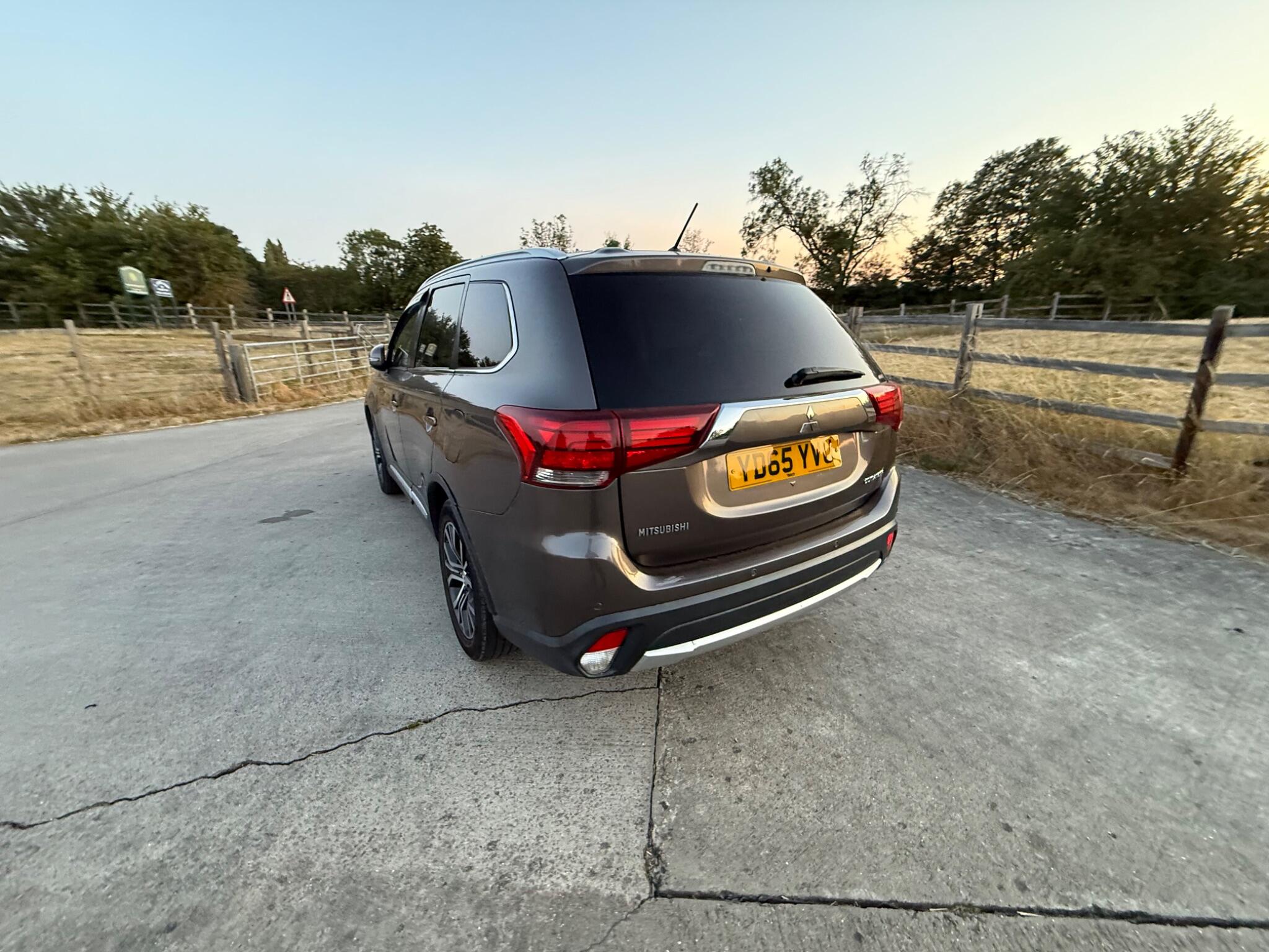 Mitsubishi Outlander 2.2 DI-D GX3 SUV 5dr Diesel Manual 4WD Euro 6 (s/s) (147 ps) — photo 10 of 90