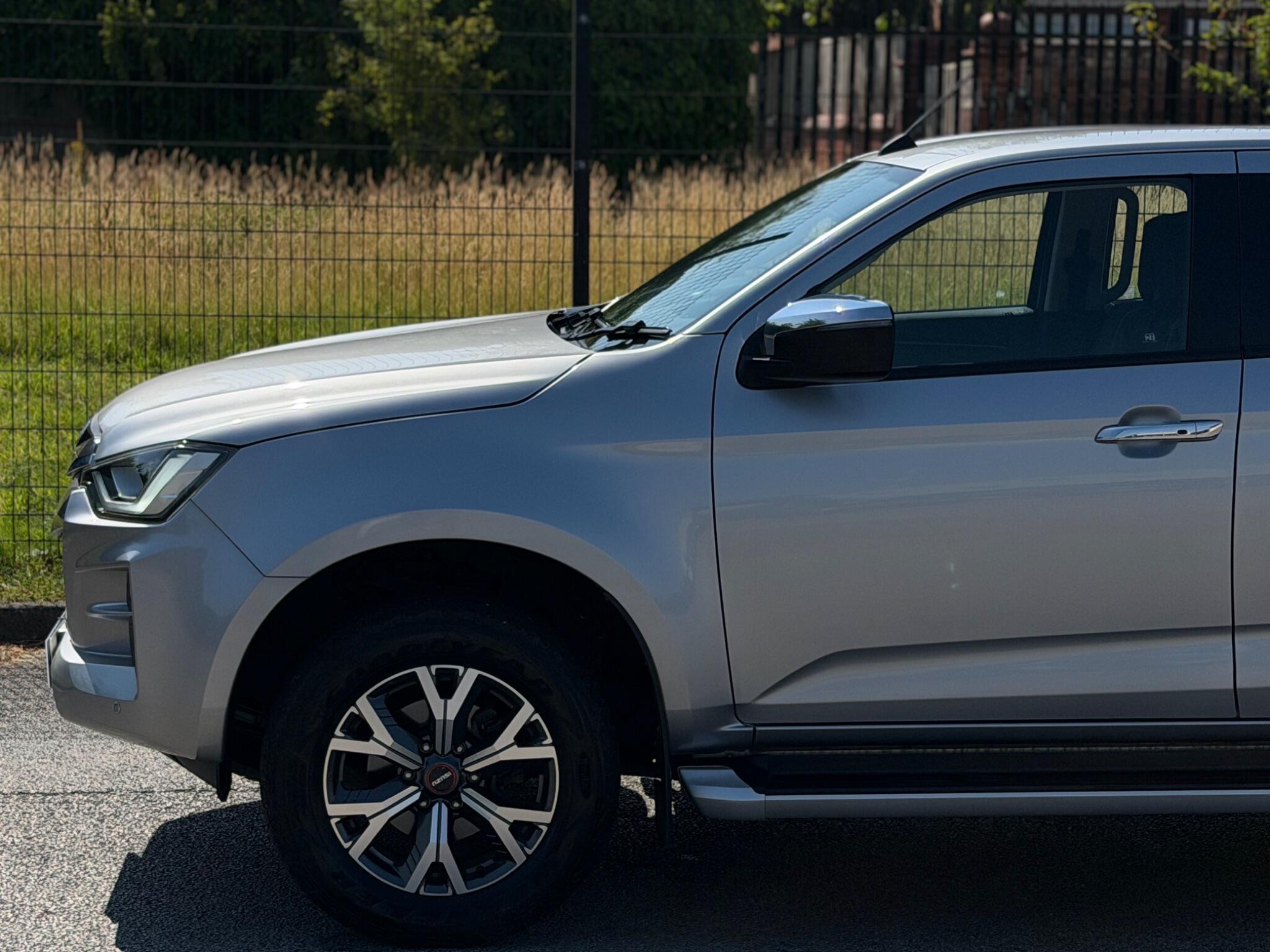 Isuzu D-Max view 21