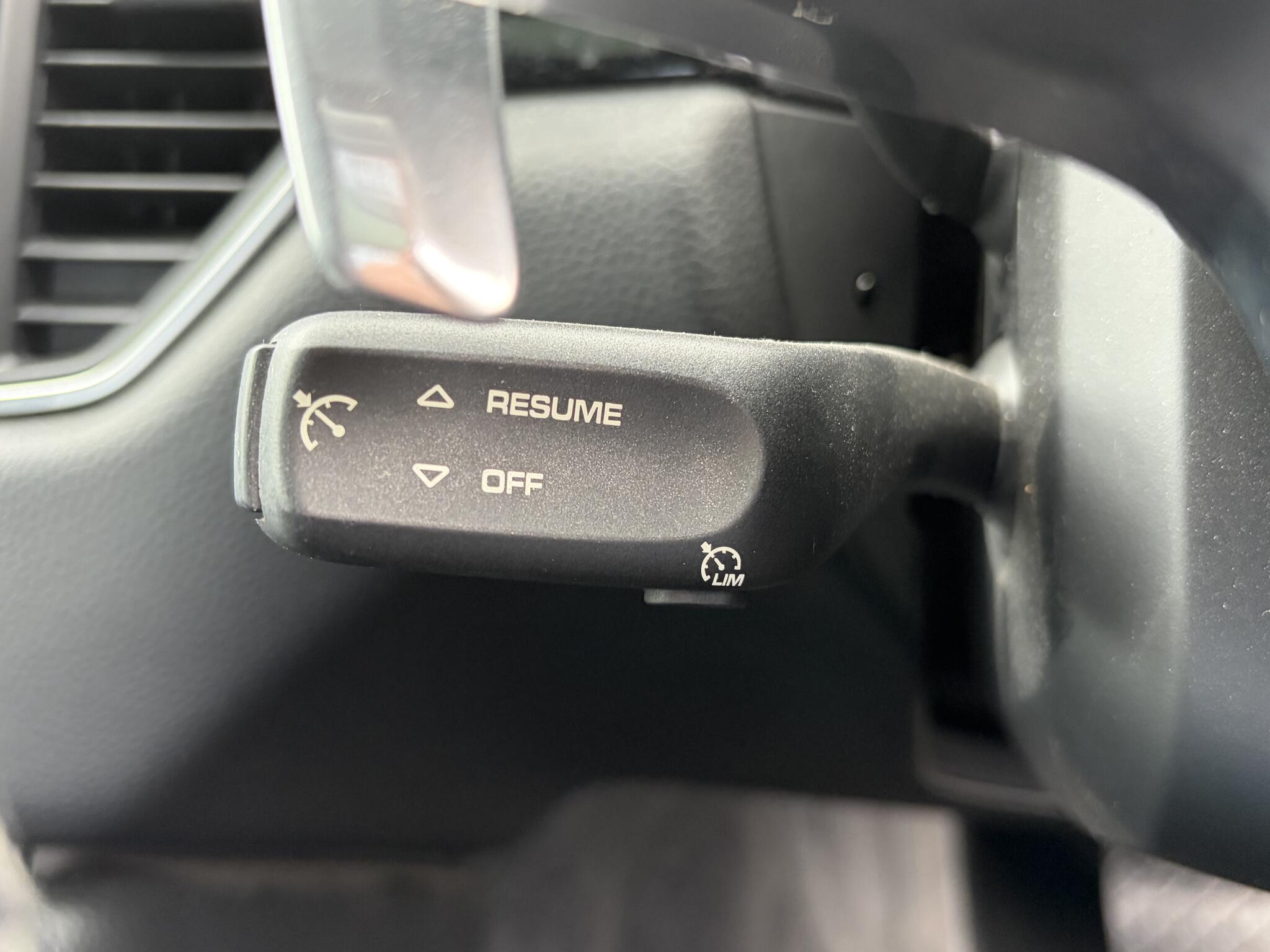 Porsche Macan view 24