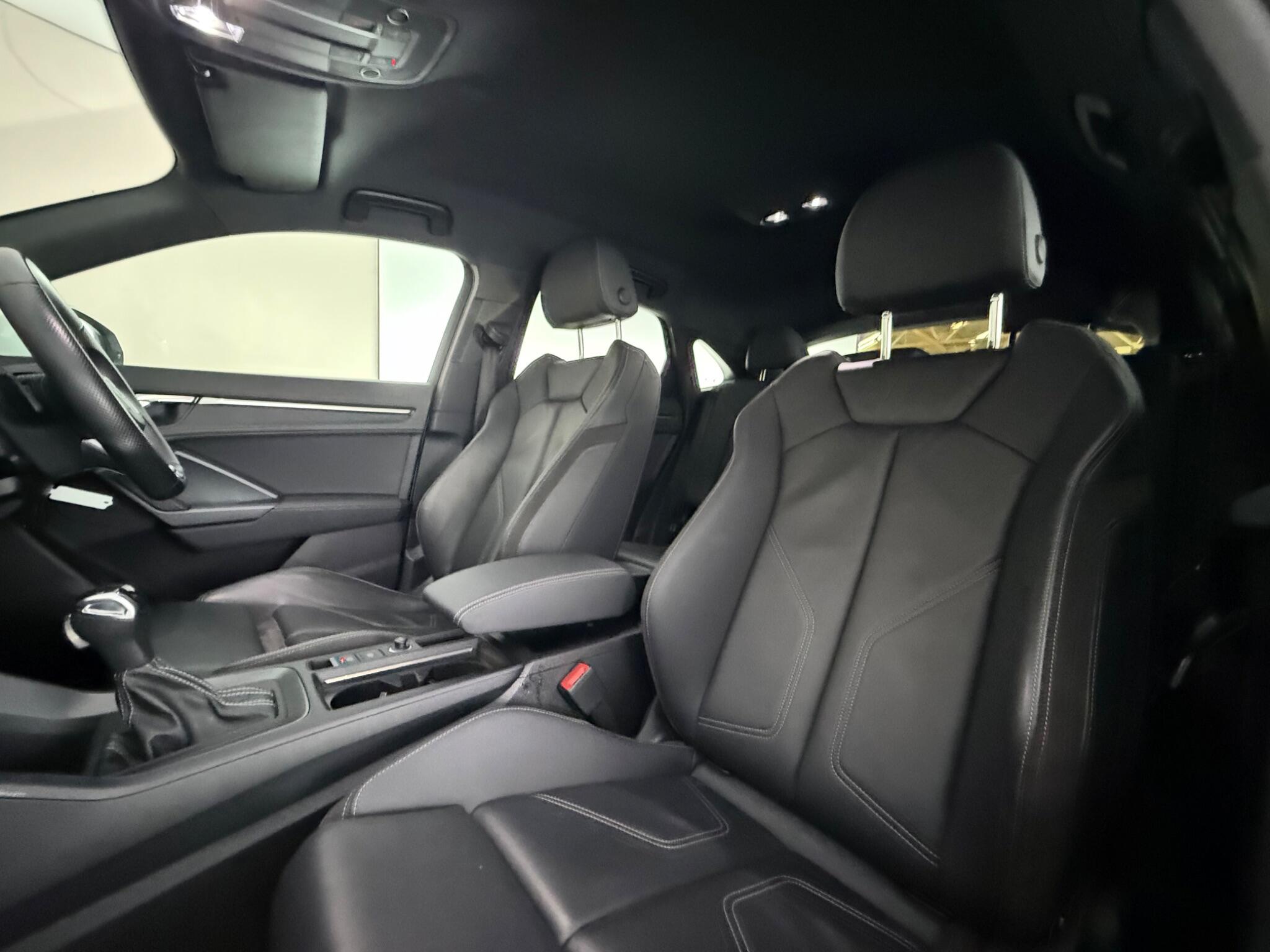 Audi Q3 view 33