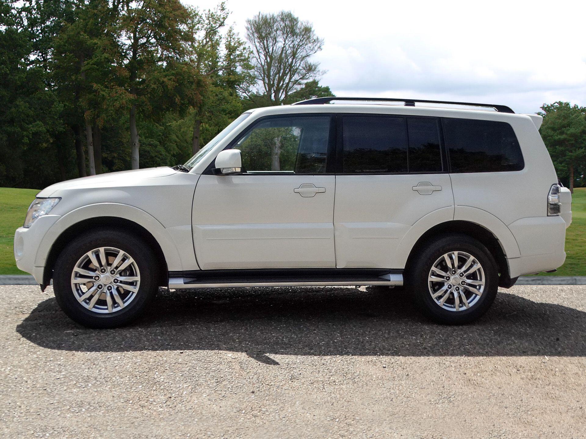 Mitsubishi Shogun view 2