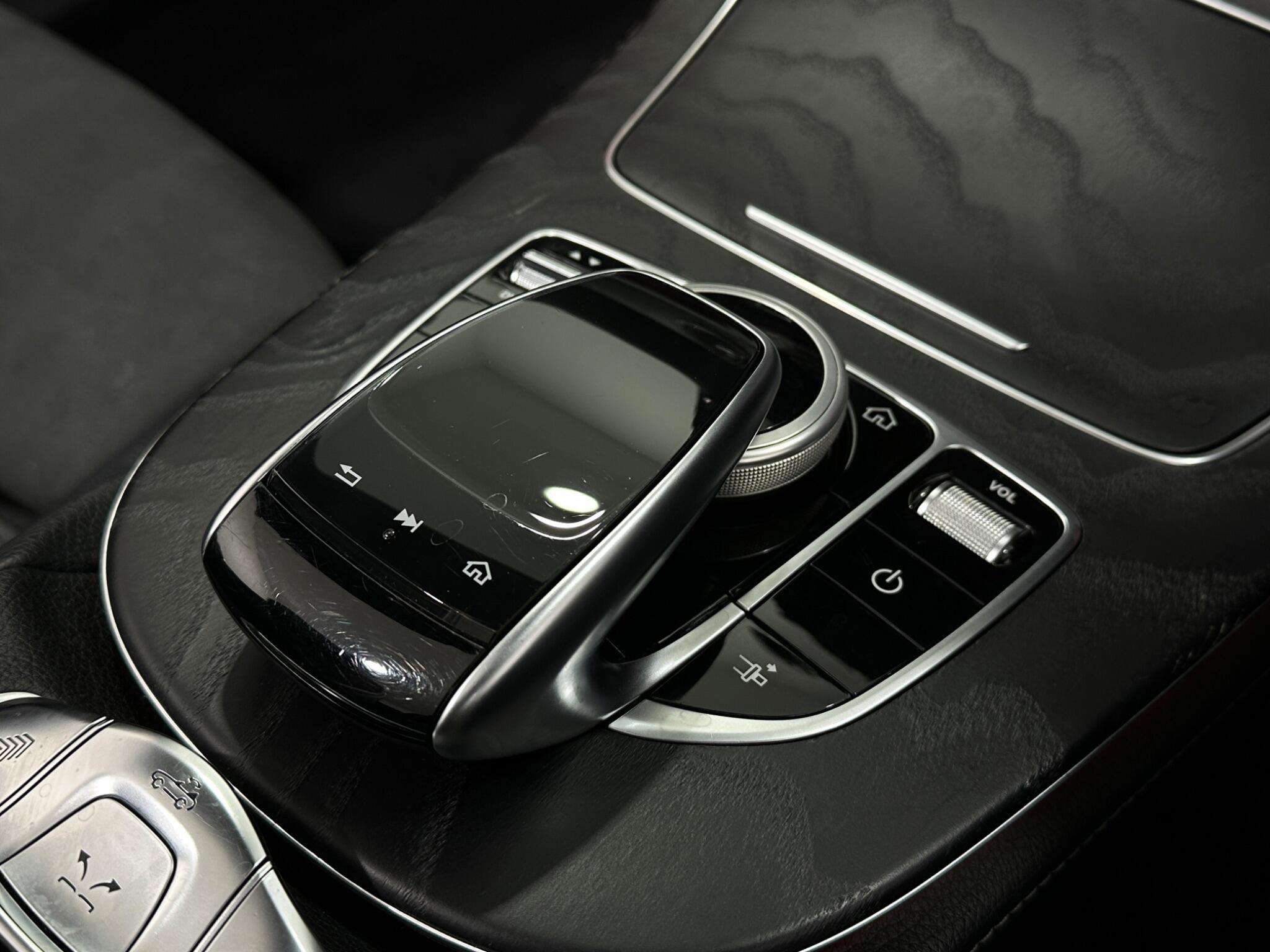 Mercedes-Benz E-Class view 22