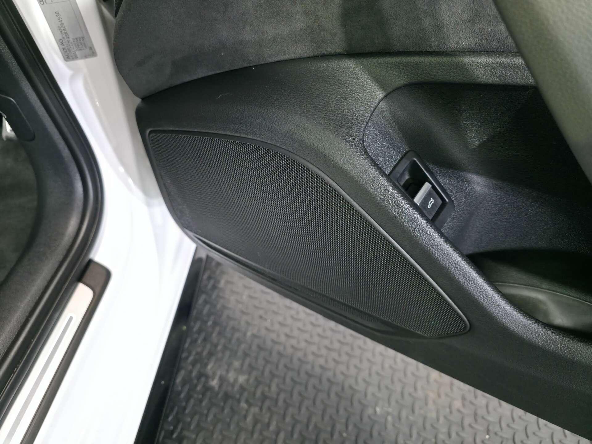Audi A4 view 22