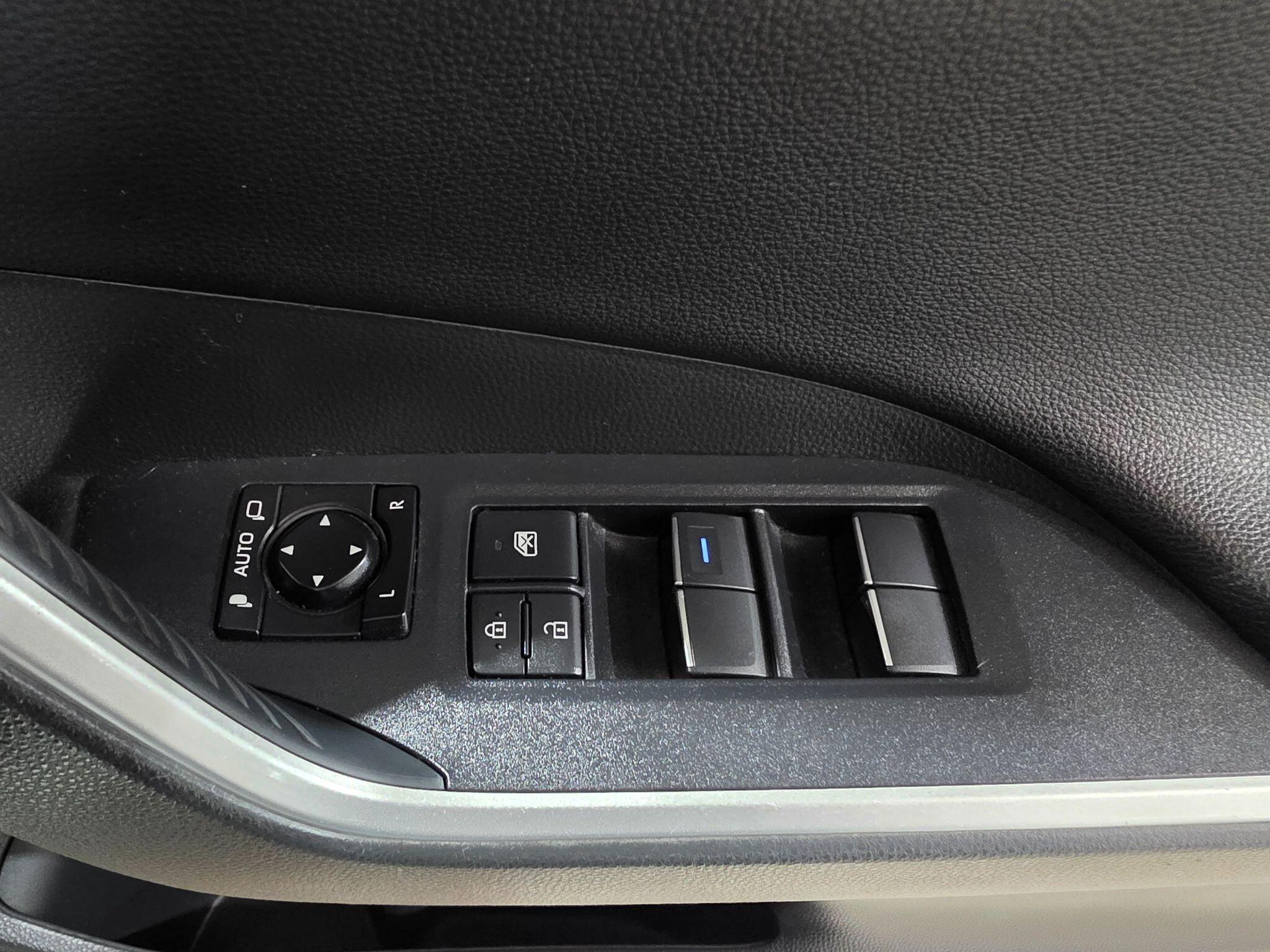 Toyota Rav4 view 16