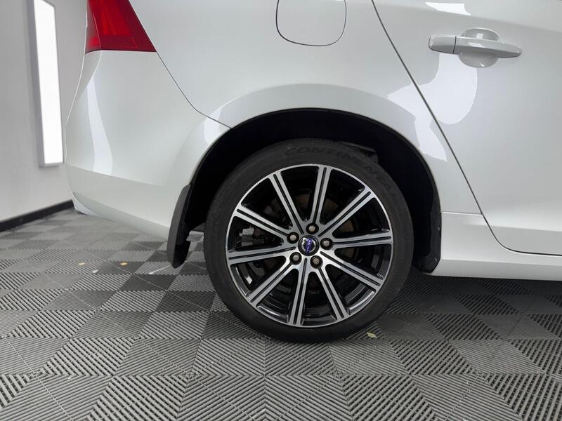 2015 Volvo V60 3.0 T6 SE AWD Estate 5dr Petrol Geartronic AWD Euro 5 (304 ps) • 59,500 miles image 9