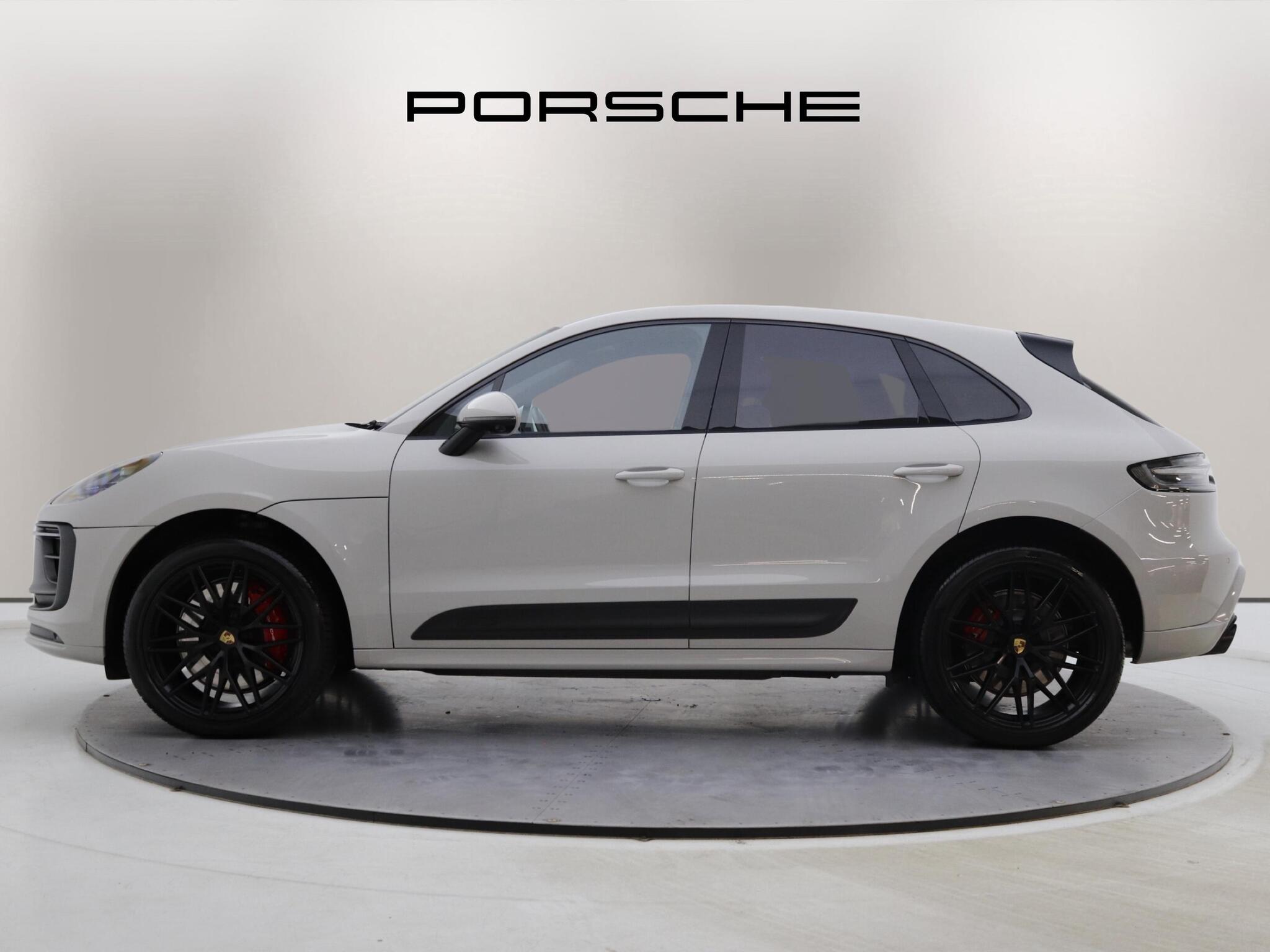 Porsche Macan view 4