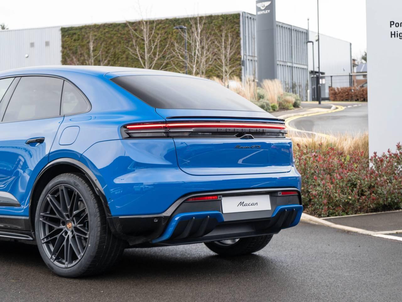 Porsche Macan view 8