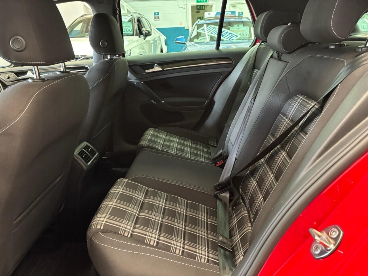 Volkswagen Golf view 20