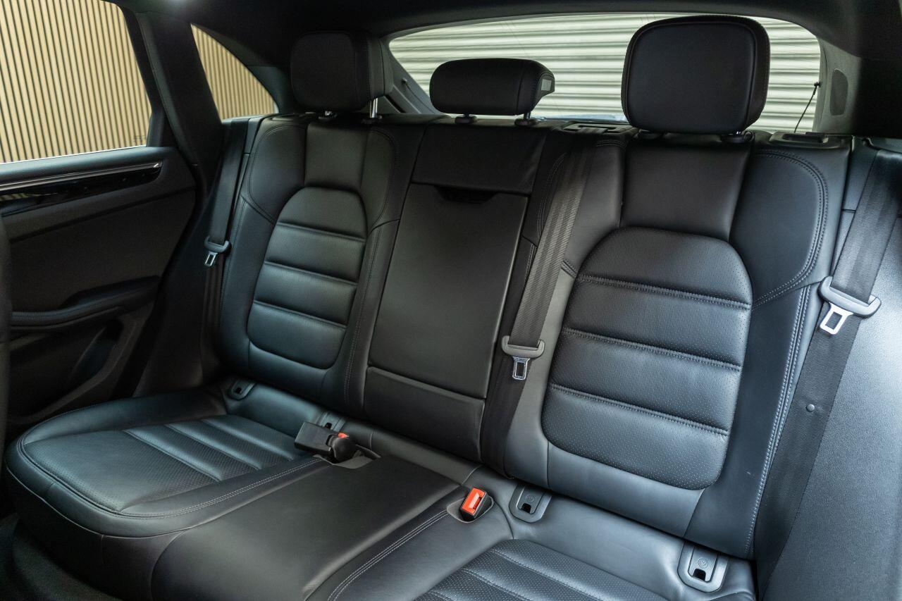 Porsche Macan view 16