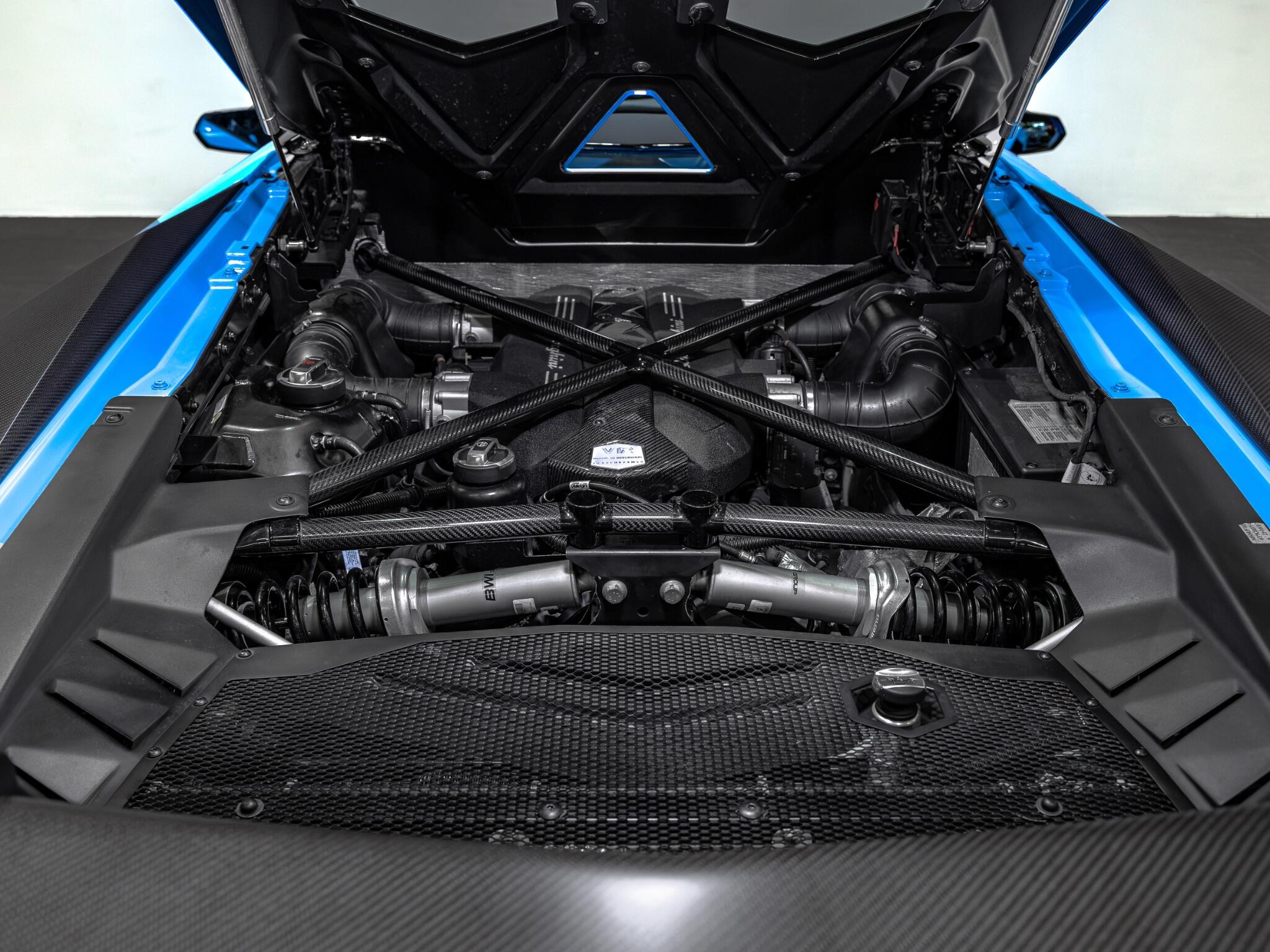 Lamborghini Aventador view 29