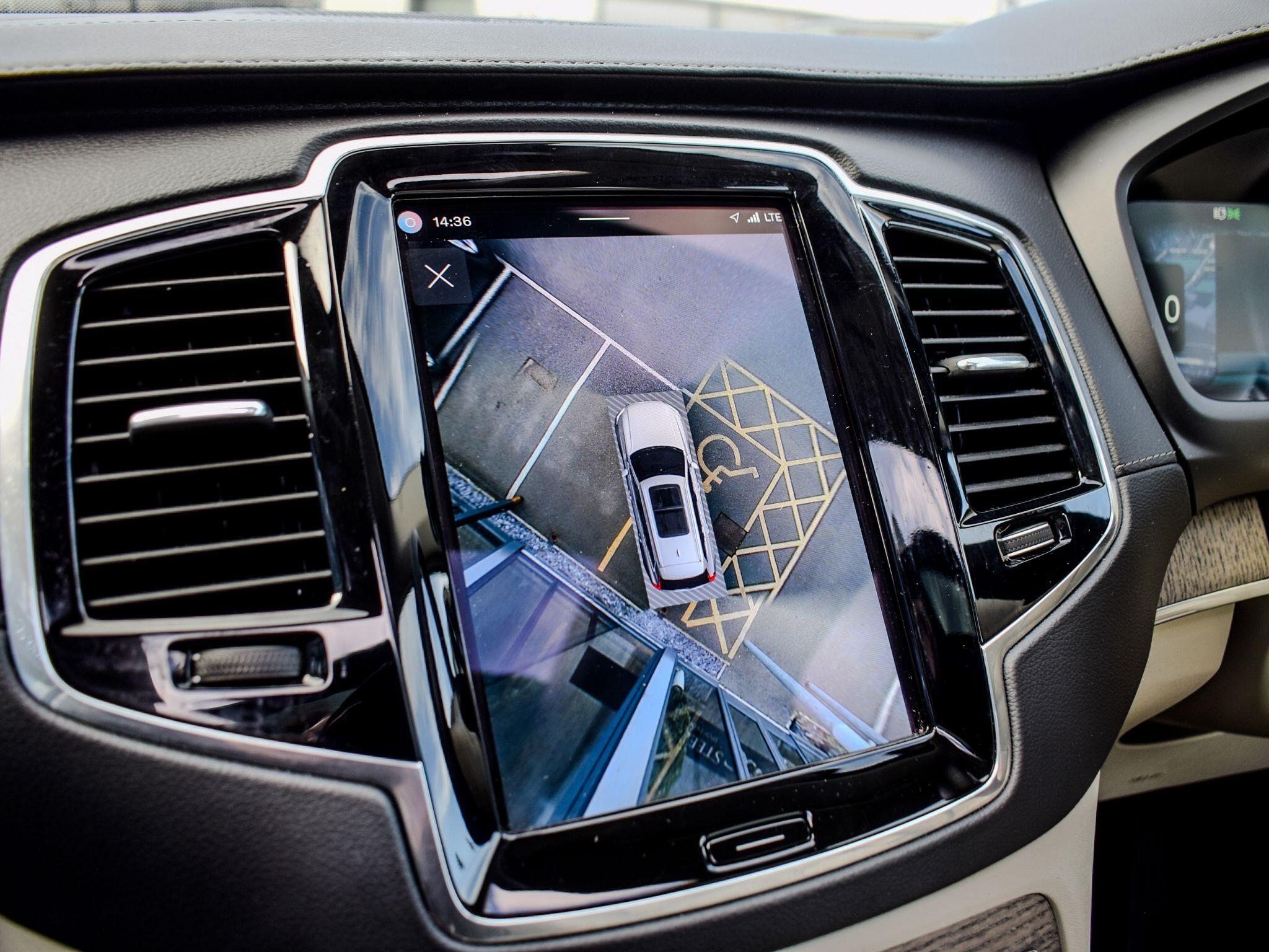 Volvo XC90 view 18