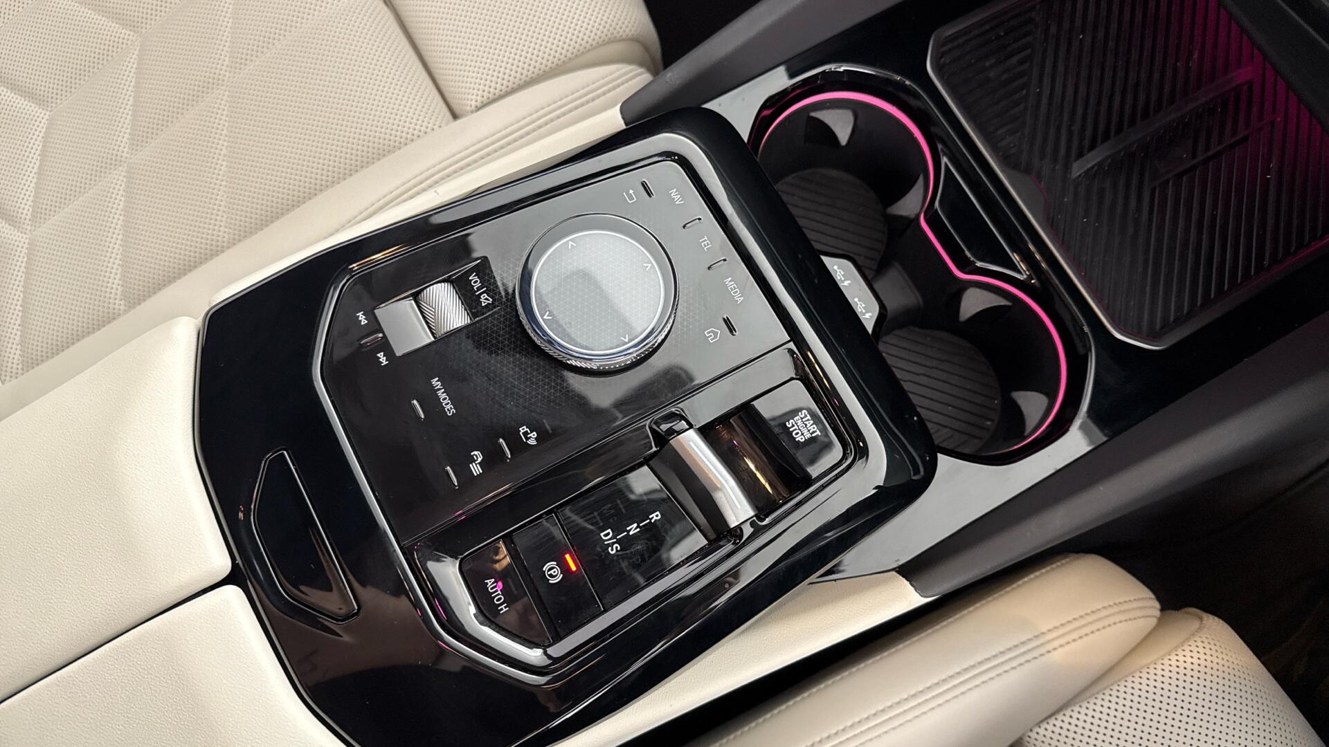 BMW 5 Series view 10