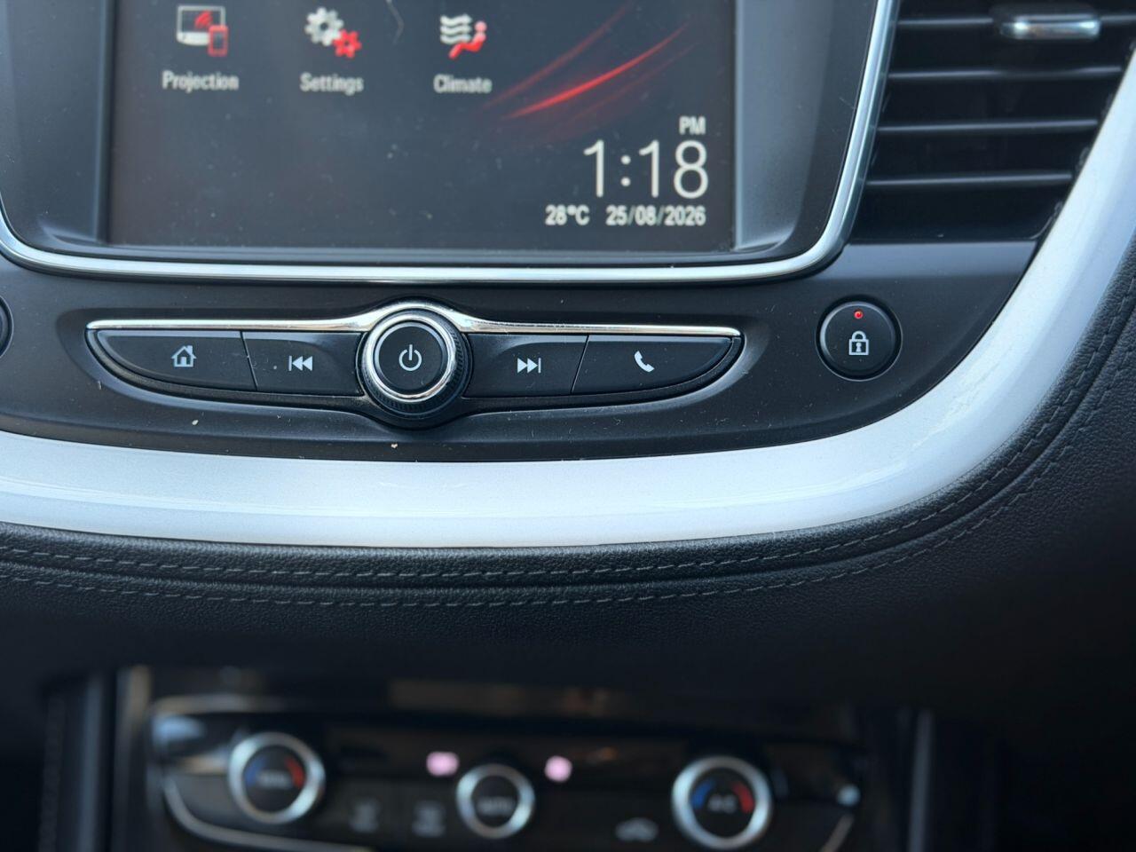 Vauxhall Grandland X view 74