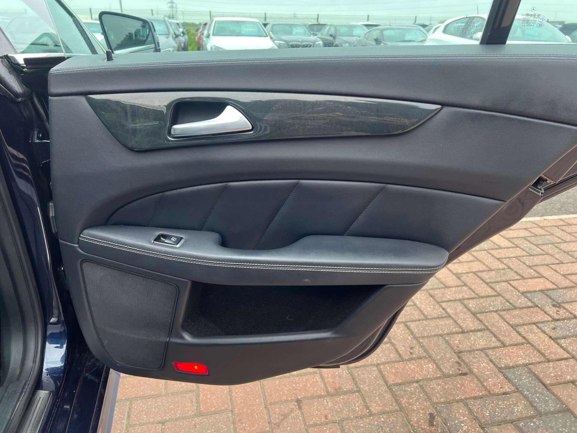 Mercedes-Benz CLS view 40