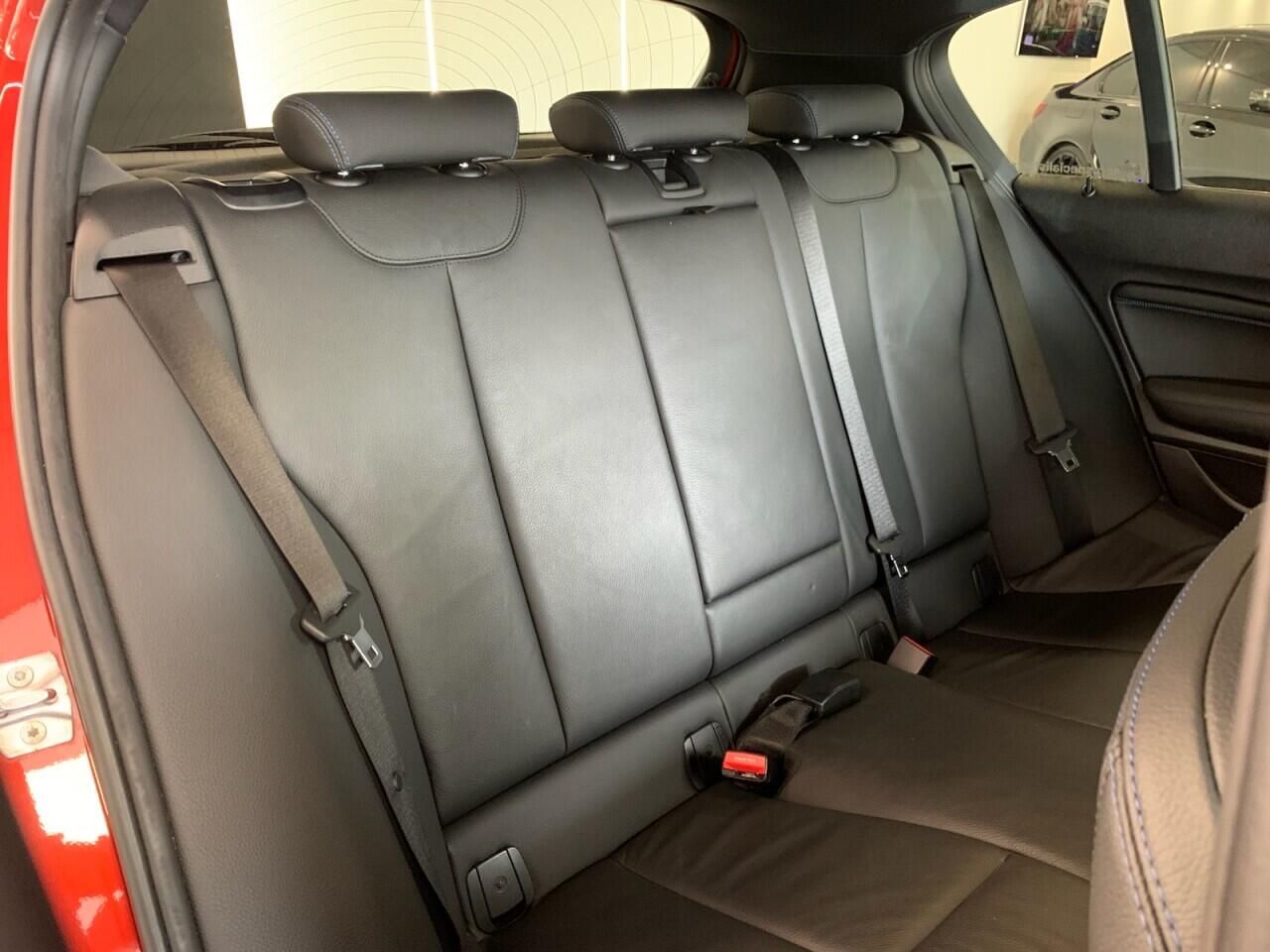 BMW 1 Series view 25