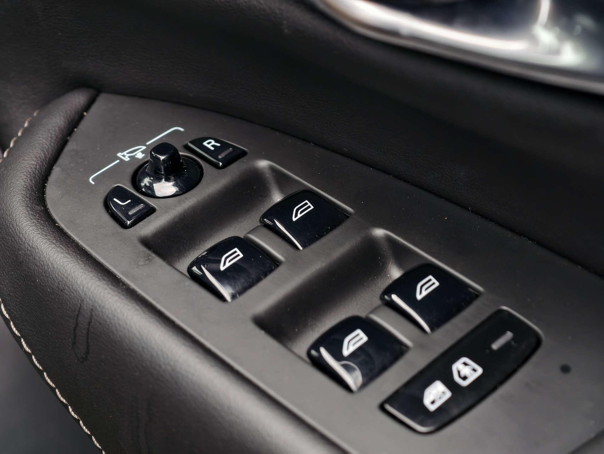 Volvo XC90 view 30