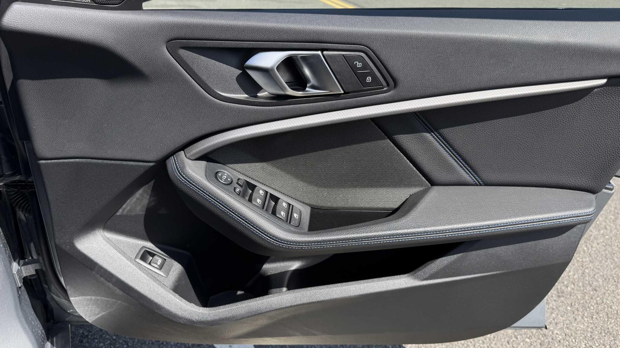 BMW 1 Series view 25