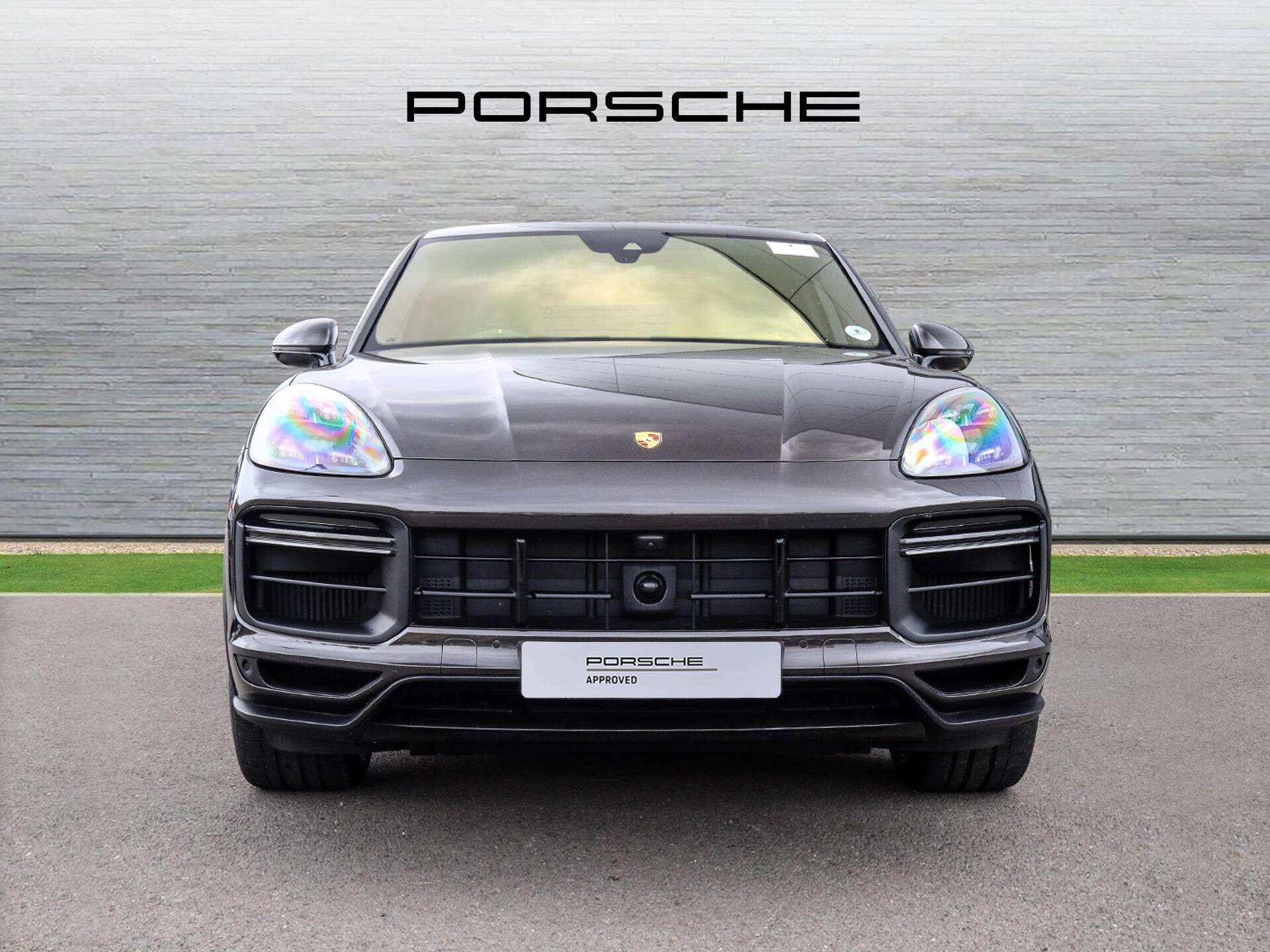 Porsche Cayenne view 9