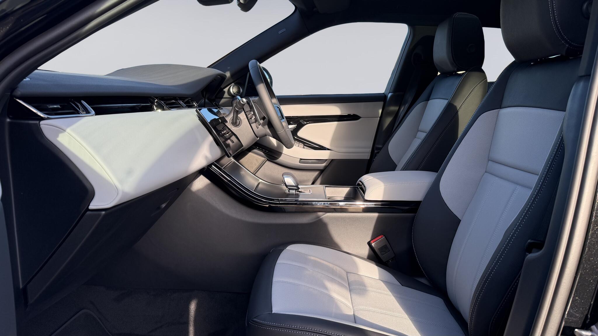 Land Rover Range Rover Evoque view 3
