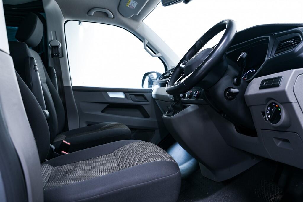 Volkswagen Transporter view 7