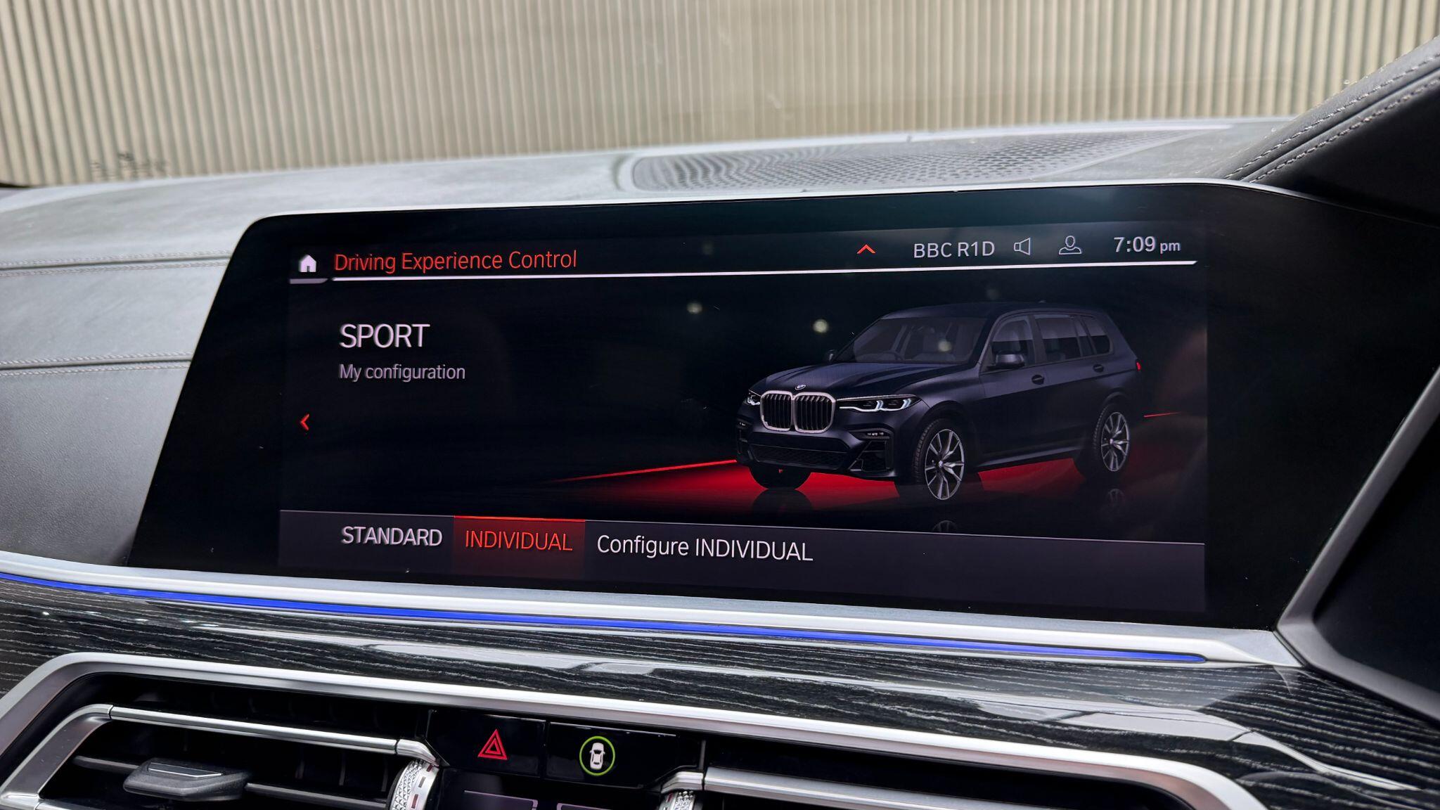 BMW X7 view 36