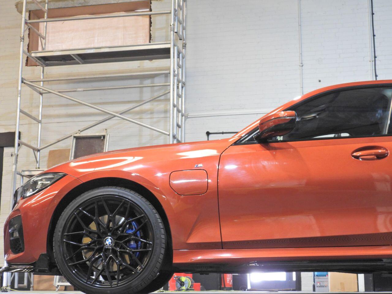 BMW 3 Series view 22
